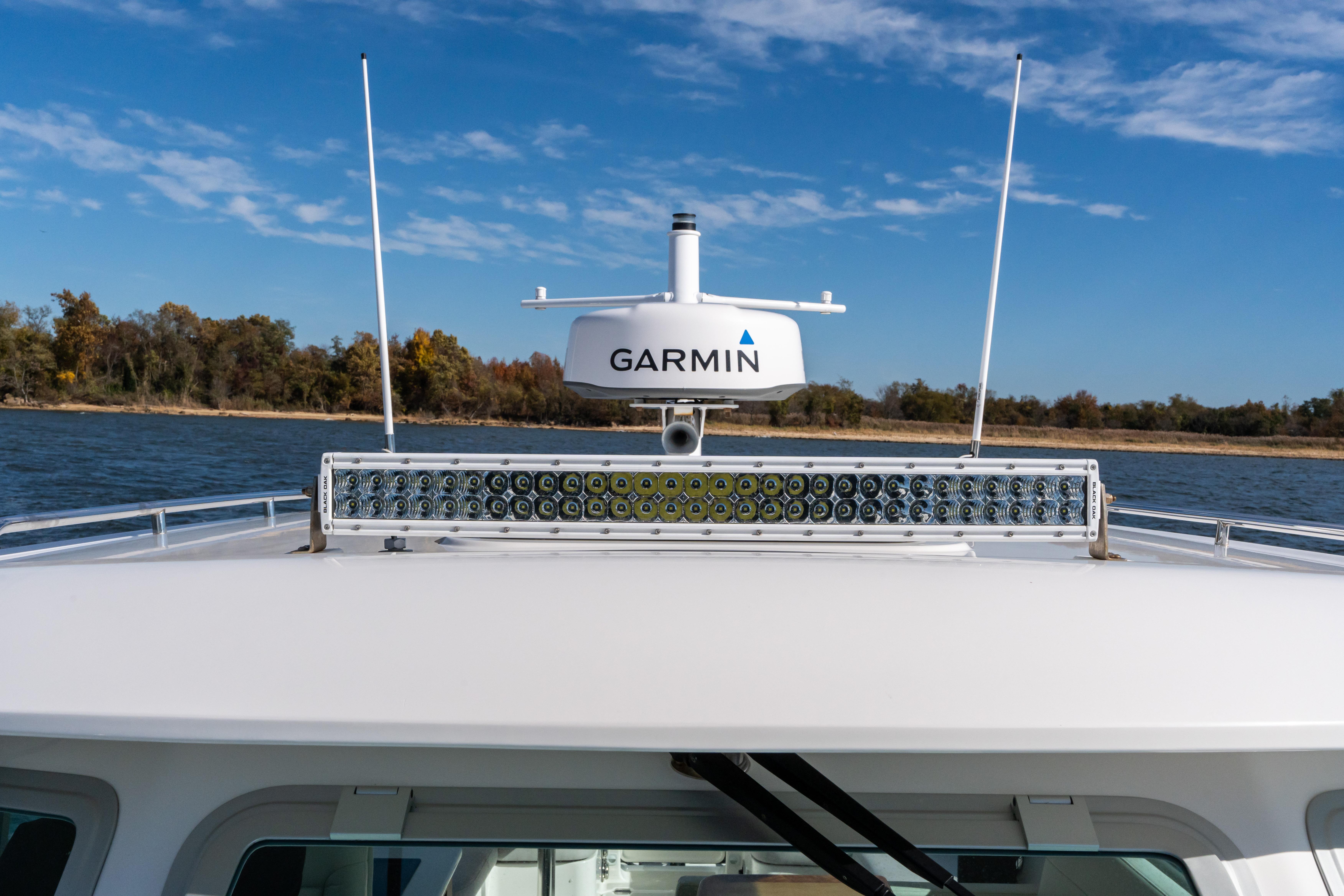 Garmin radar and LED lights on the hardtop.