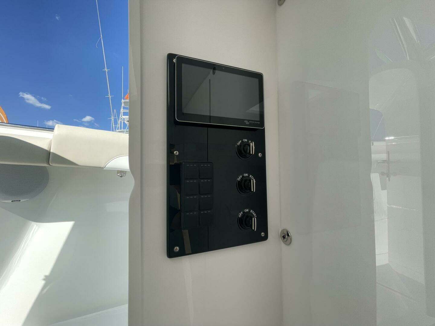 2026 Mag Bay 43 Center Console - Image 100