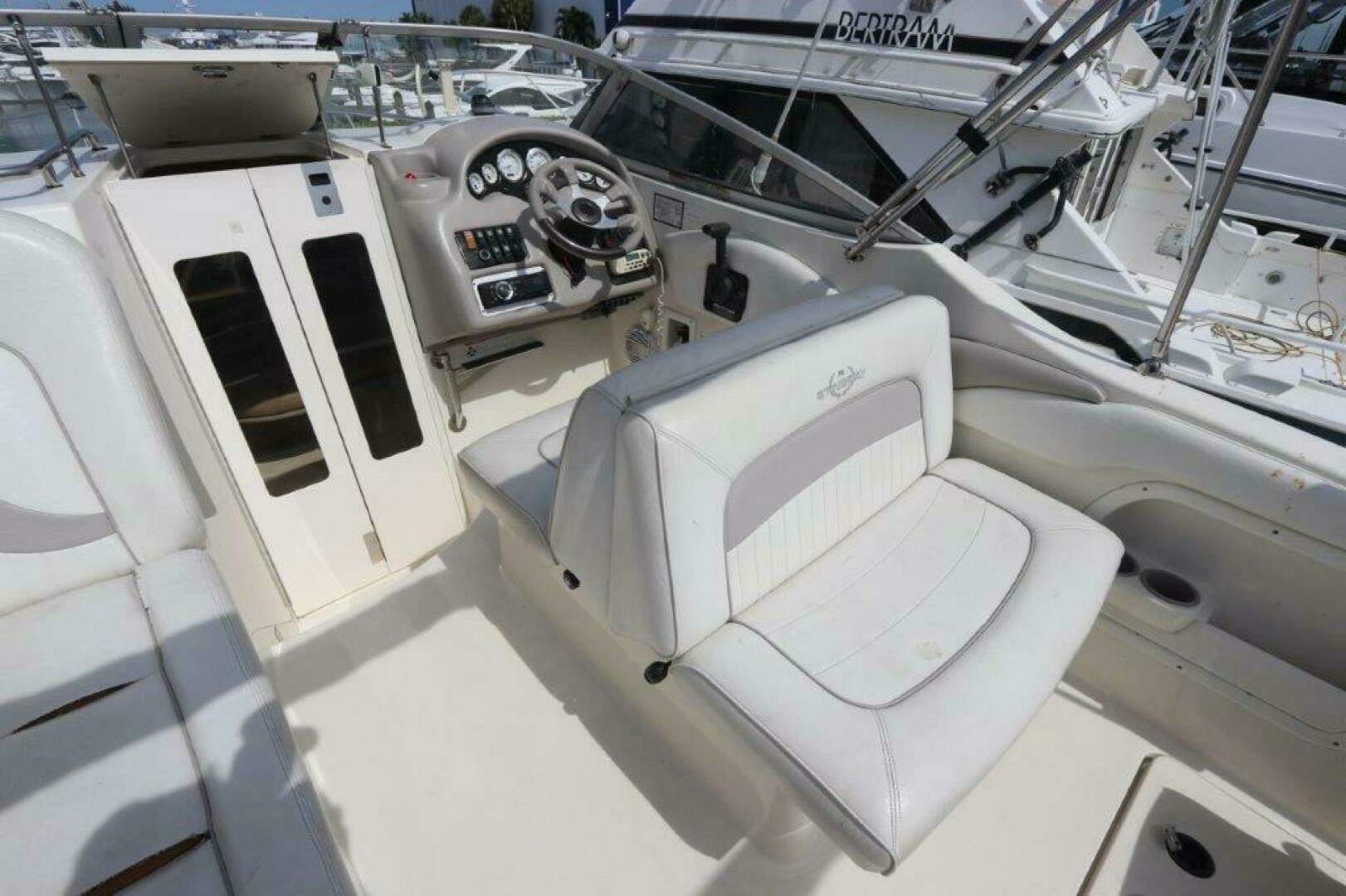 2006 Stingray 240 CS - Image 8