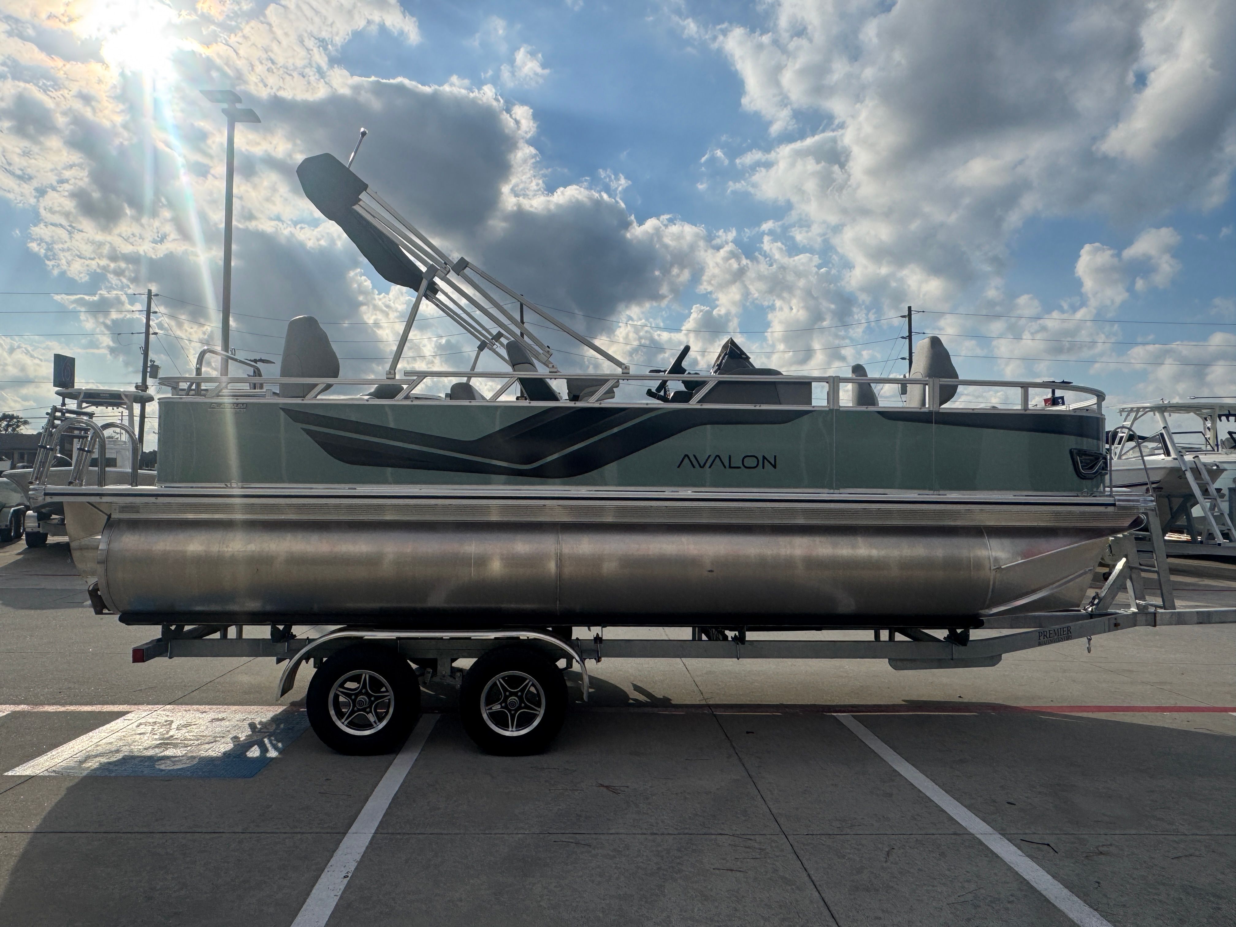 2026 Avalon Venture 85 Quad Fish - 21' - 8