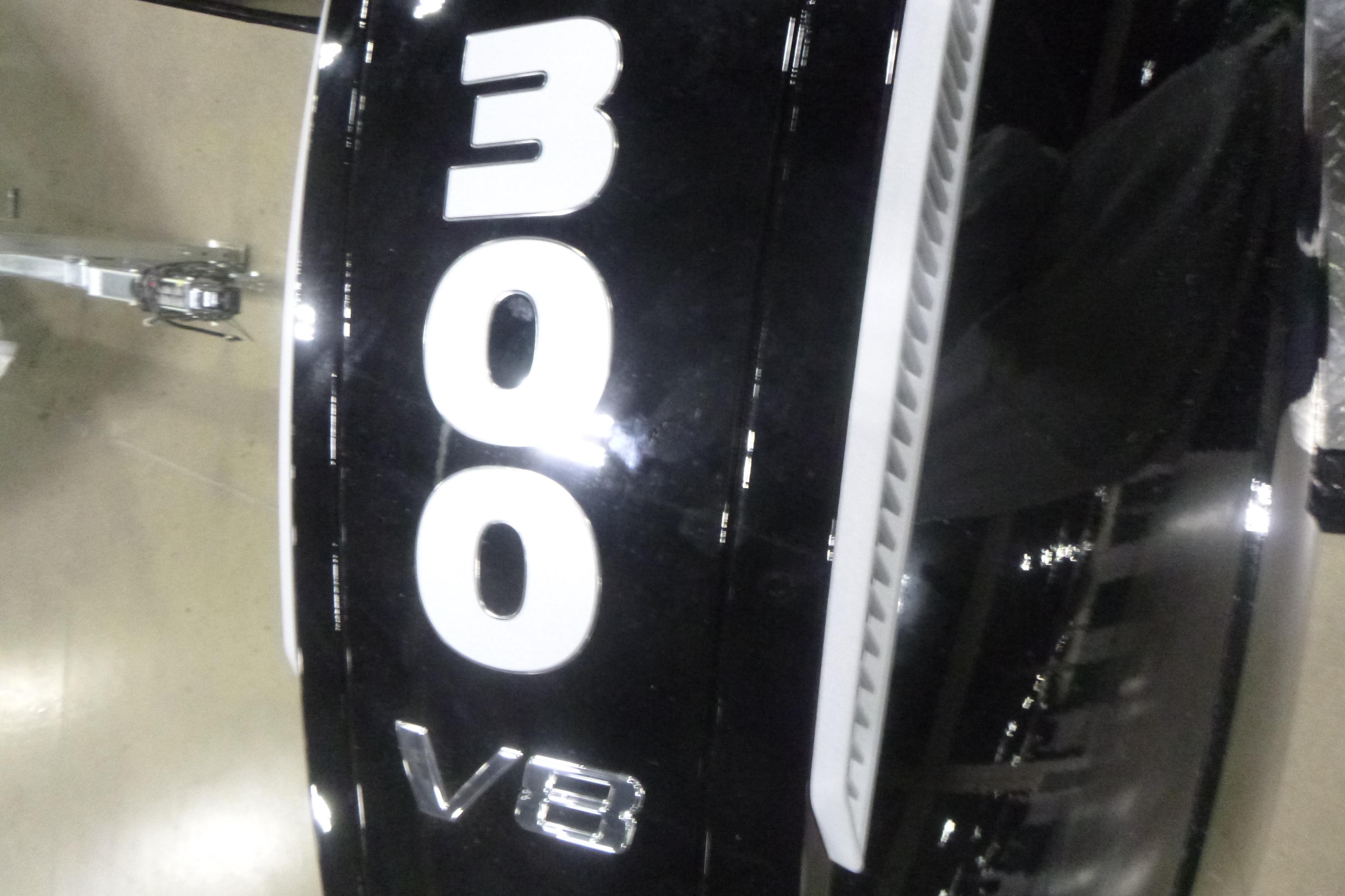 300 V8 engine detail on 2026 KingFisher 2425 Escape HT boat.