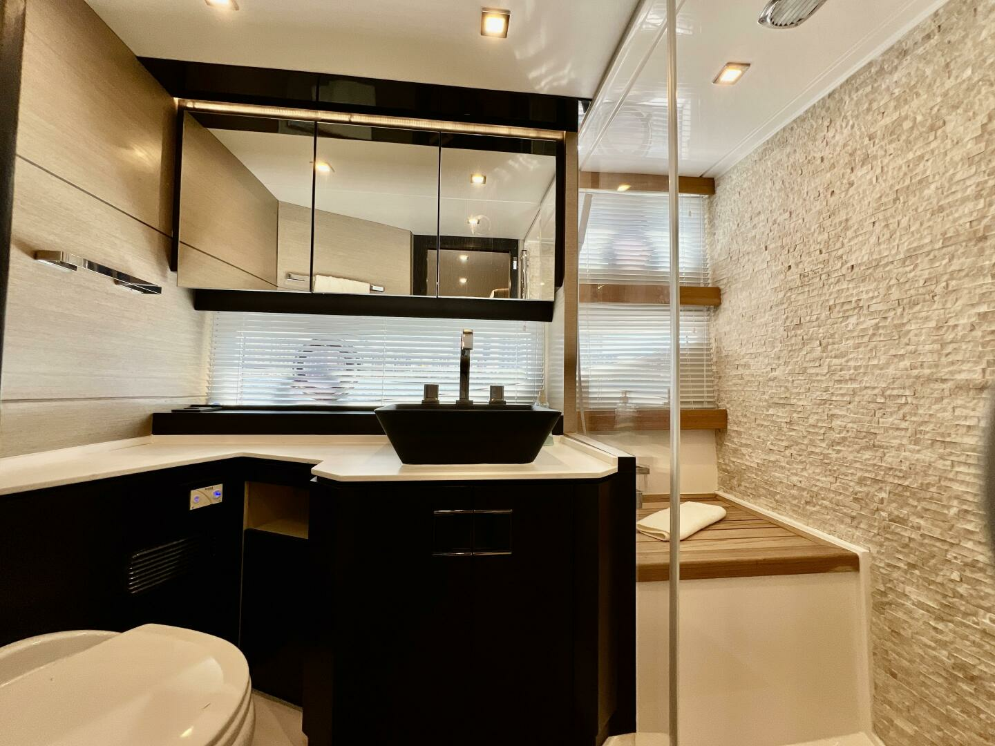 2022 Okean Flybridge 50 - Image 20