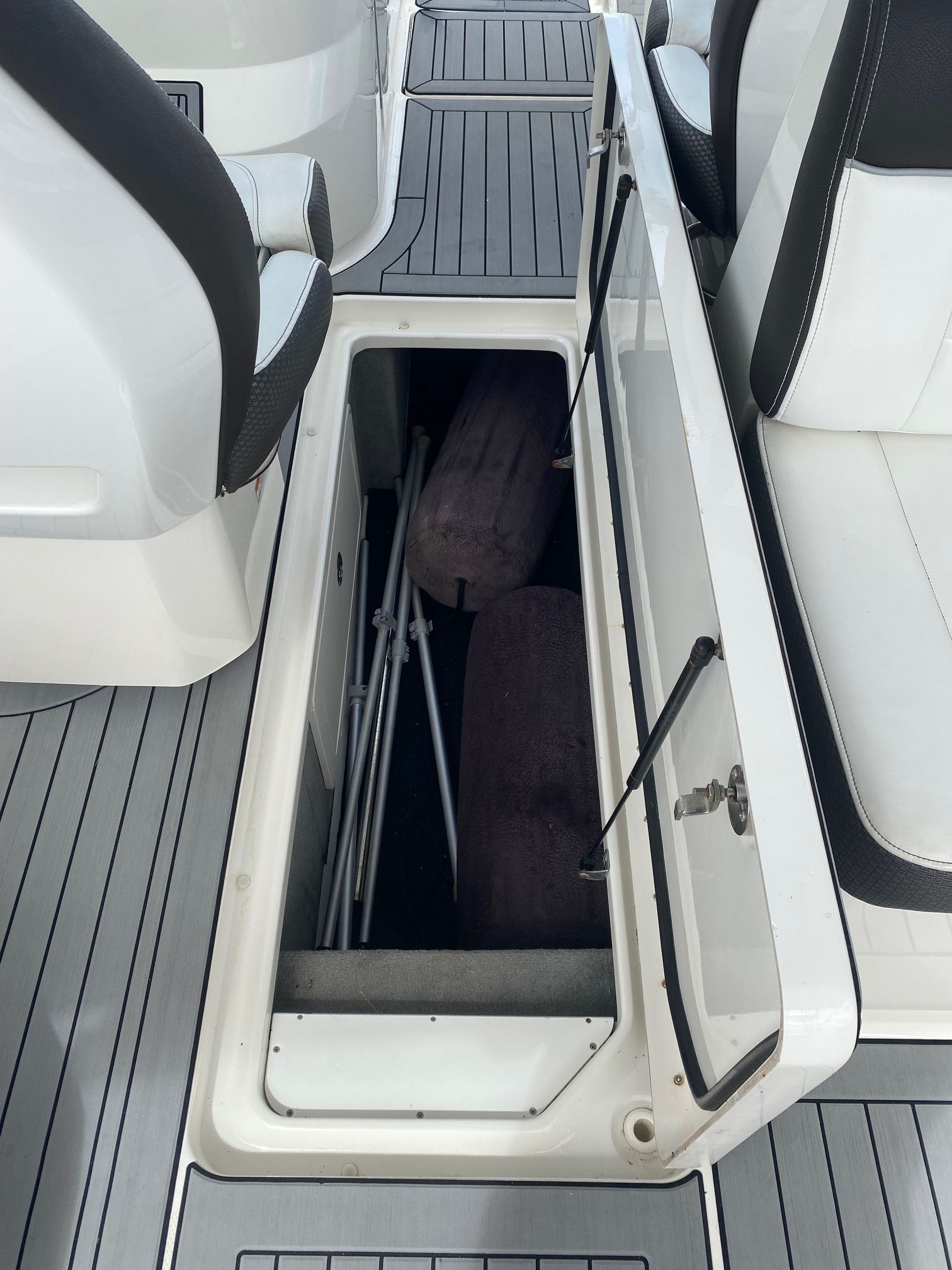 2016 Sea Ray SLX 350 - 16