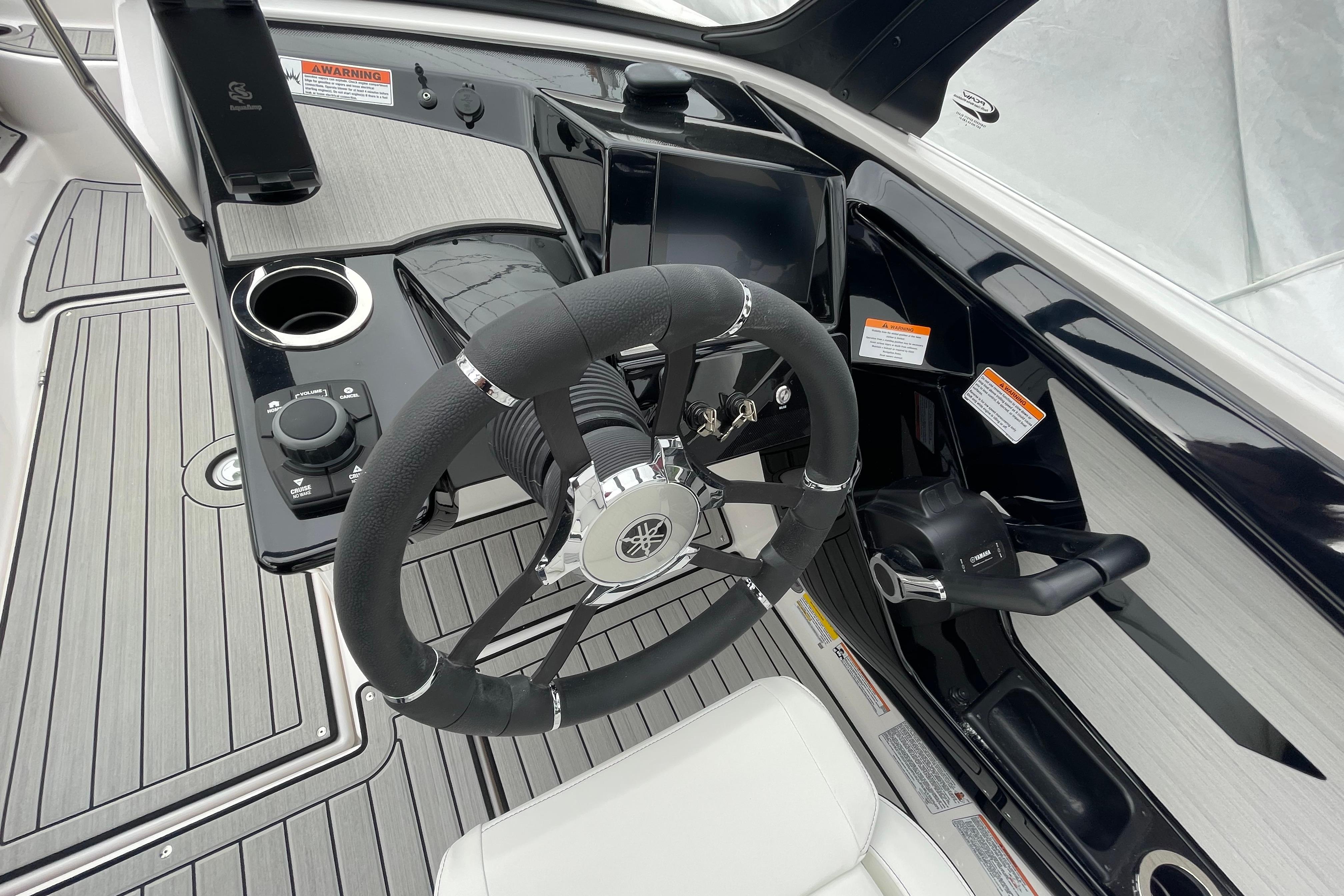2026 Yamaha Boats 222S steering console with modern controls and sleek design.