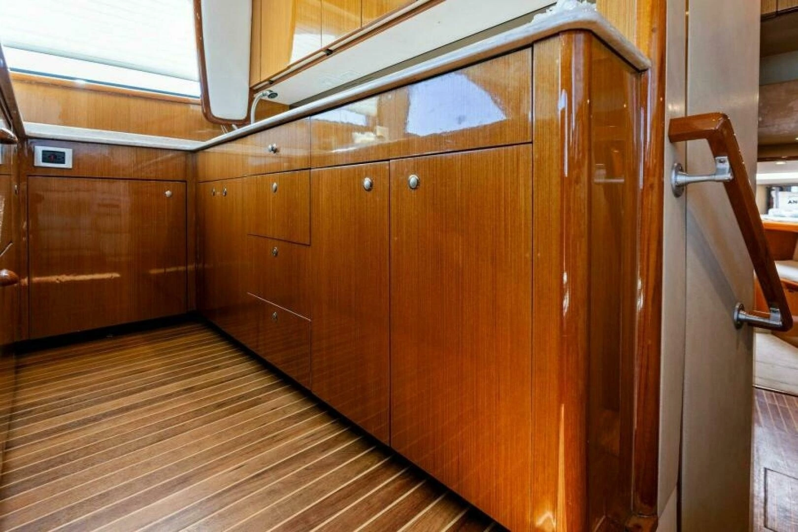 2003 Viking 48 Convertible - Image 31