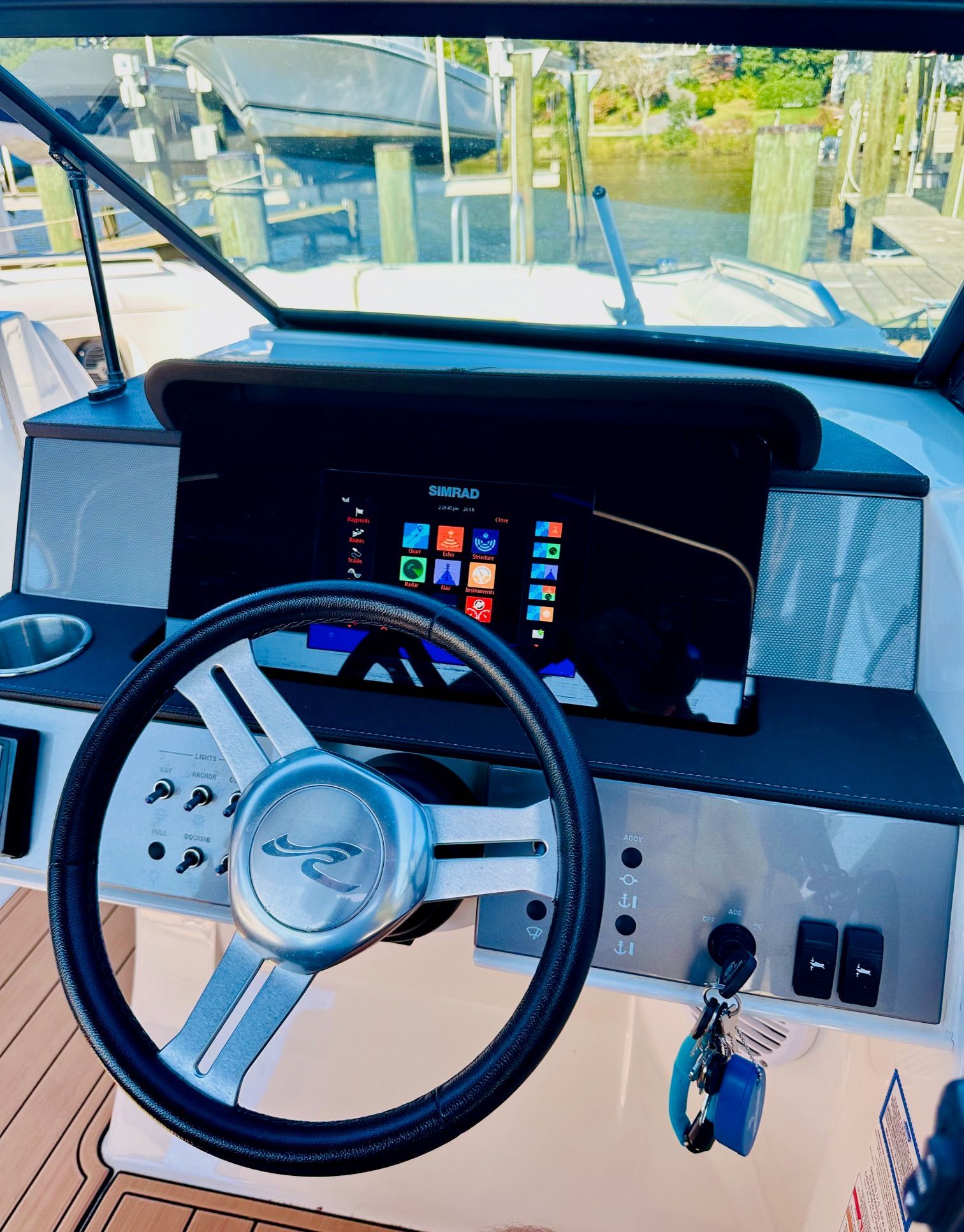 Helm of the Sea Ray SDX 270 Outboard with modern display and controls.