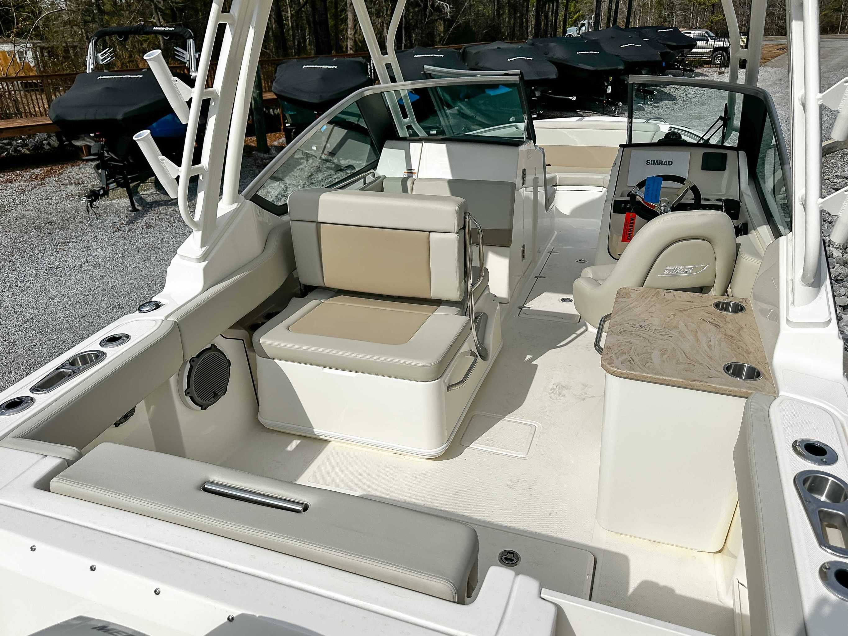 2025 Boston Whaler 240 Vantage - 9