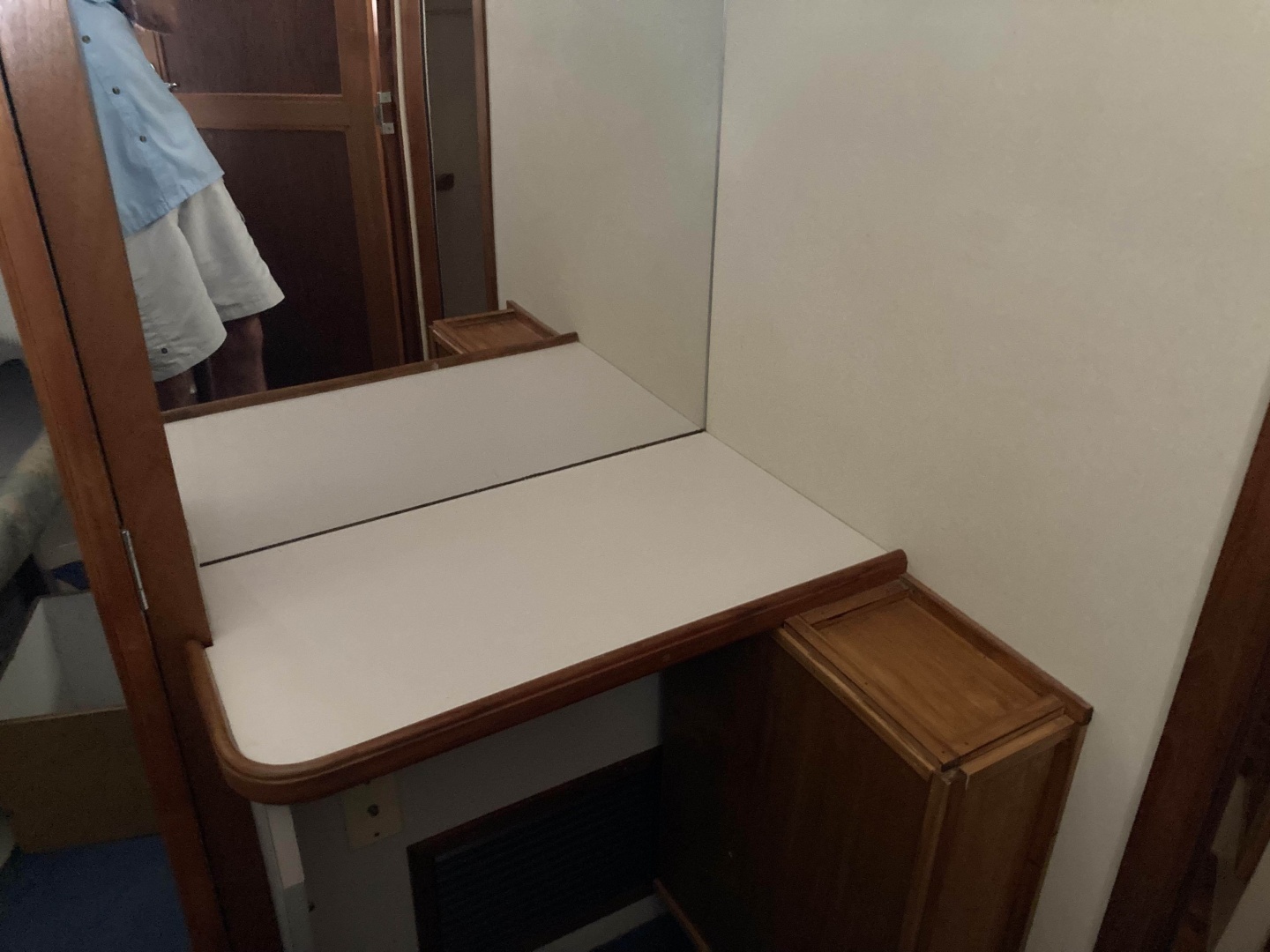 1989 Carver 3807 - Image 28