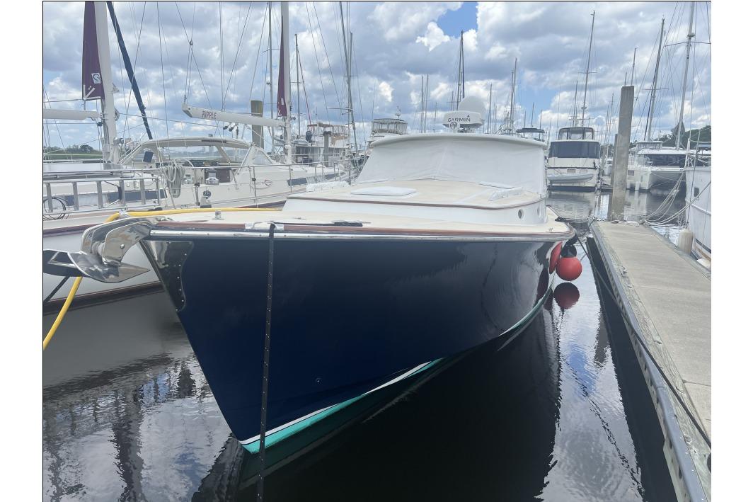 2004 RB DERELI Daytripper 40 yacht docked at marina under cloudy sky.