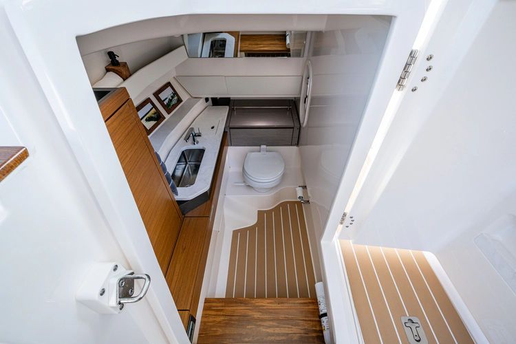 2024 Tiara Yachts 34 Lx - Image 24