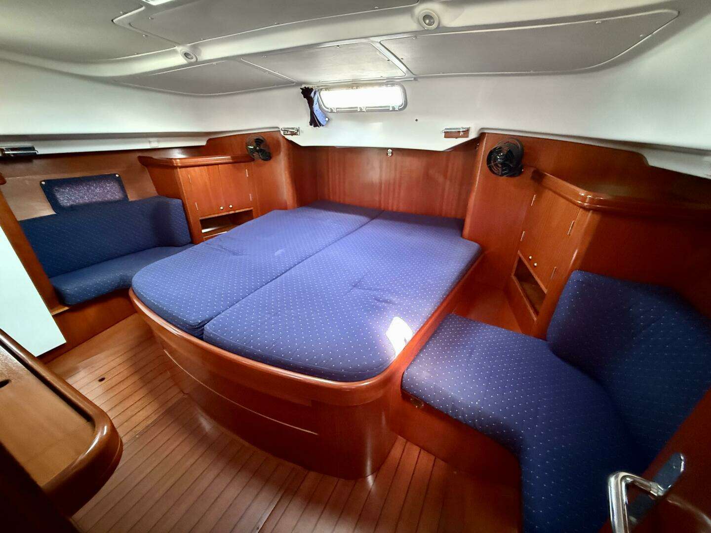 2003 Beneteau — - Image 40