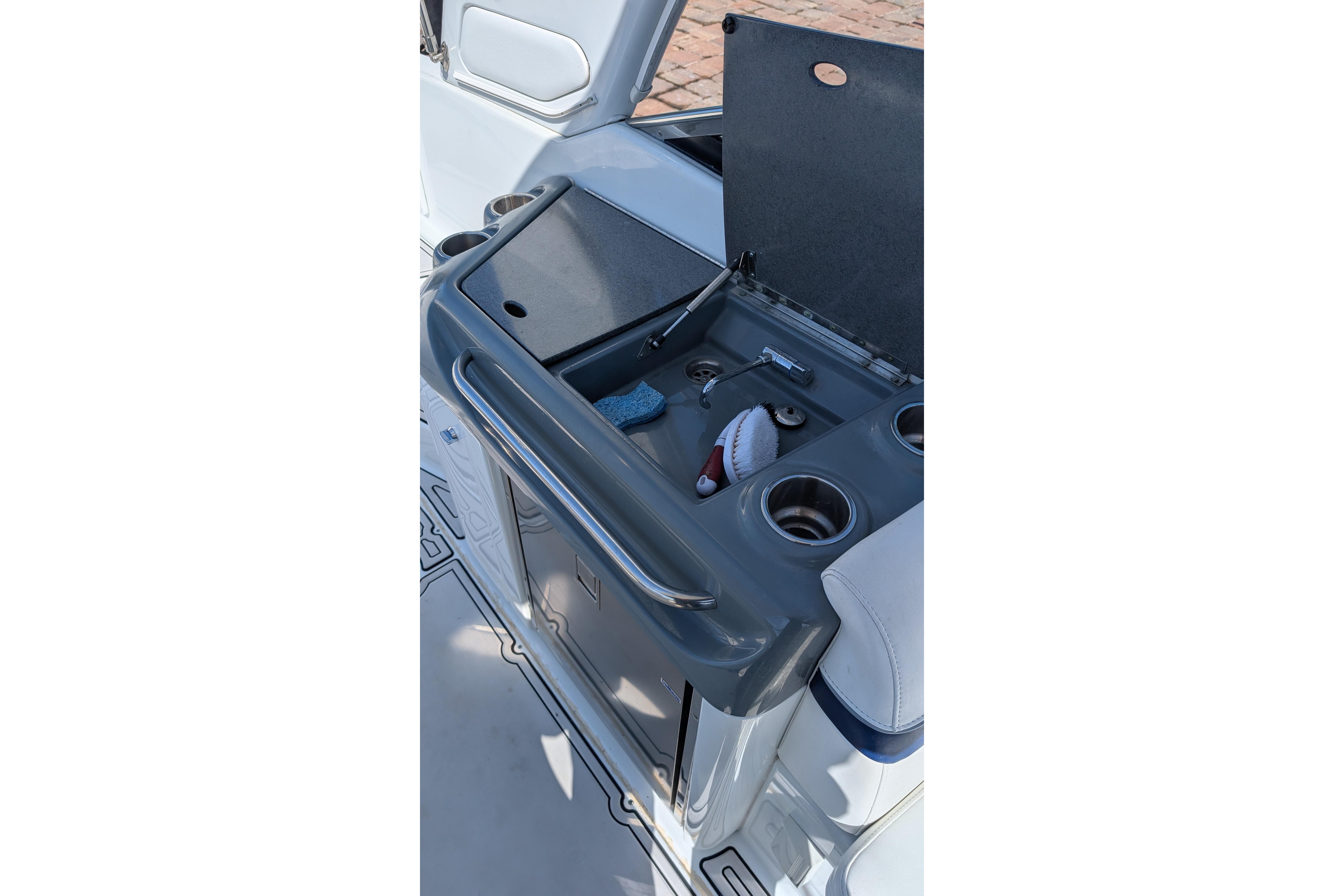 2014 Formula 310 Bowrider - 23