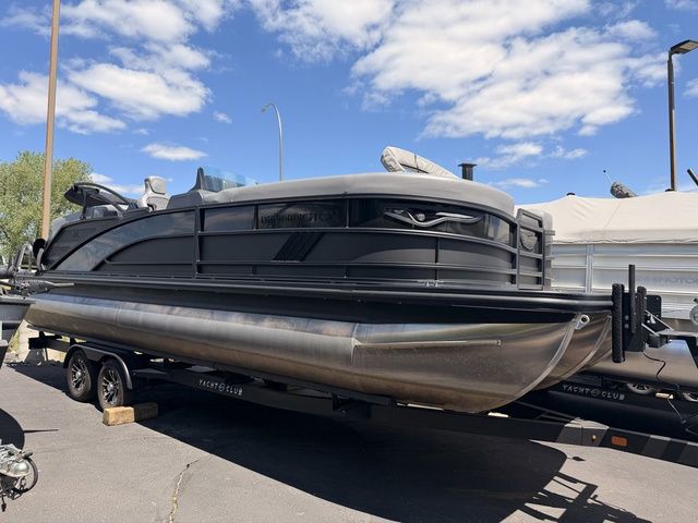2025 Bennington M Quad Bench 24 MFB Tritoon
