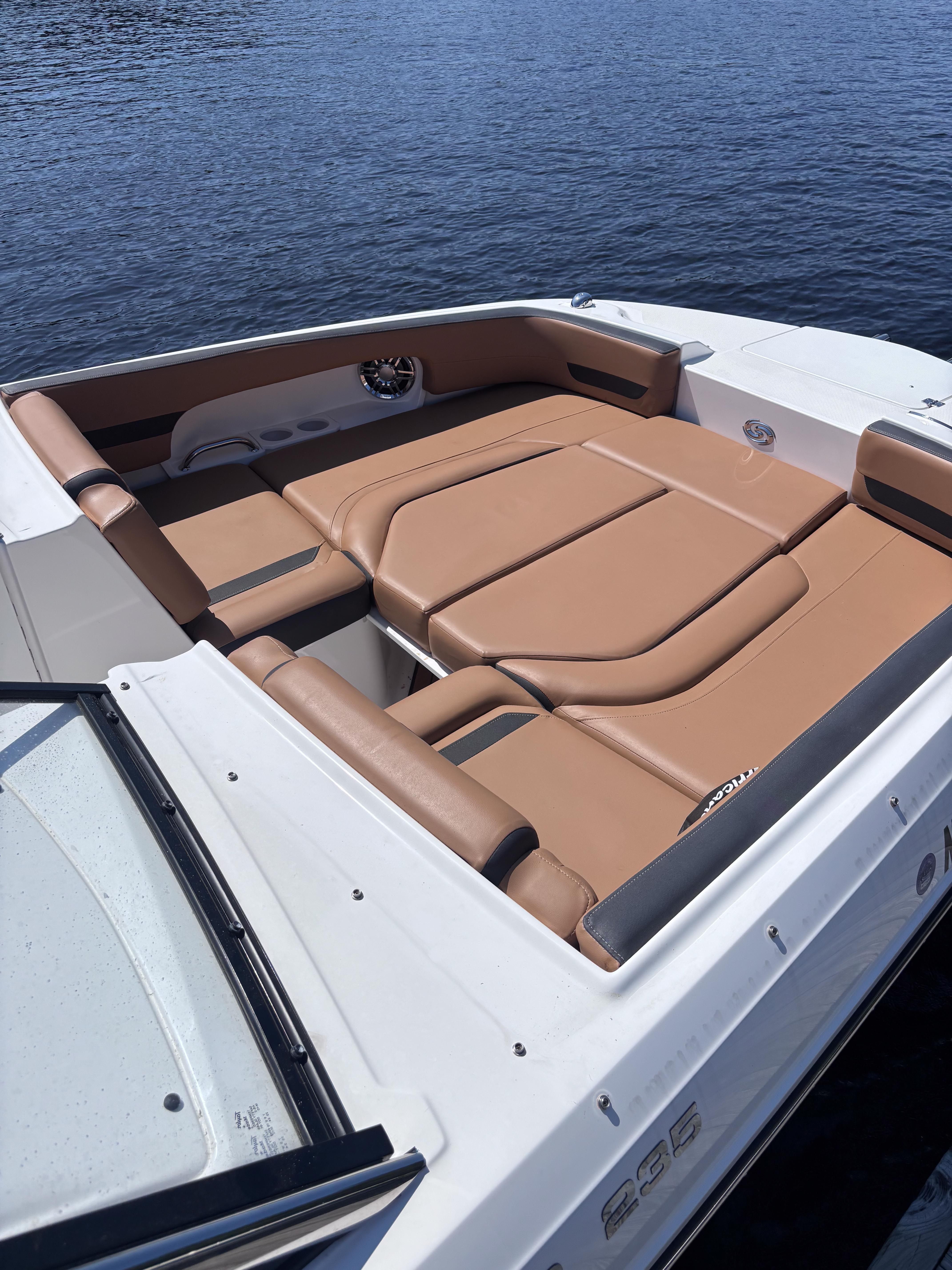 2024 Hurricane SunDeck 235 OB - 11