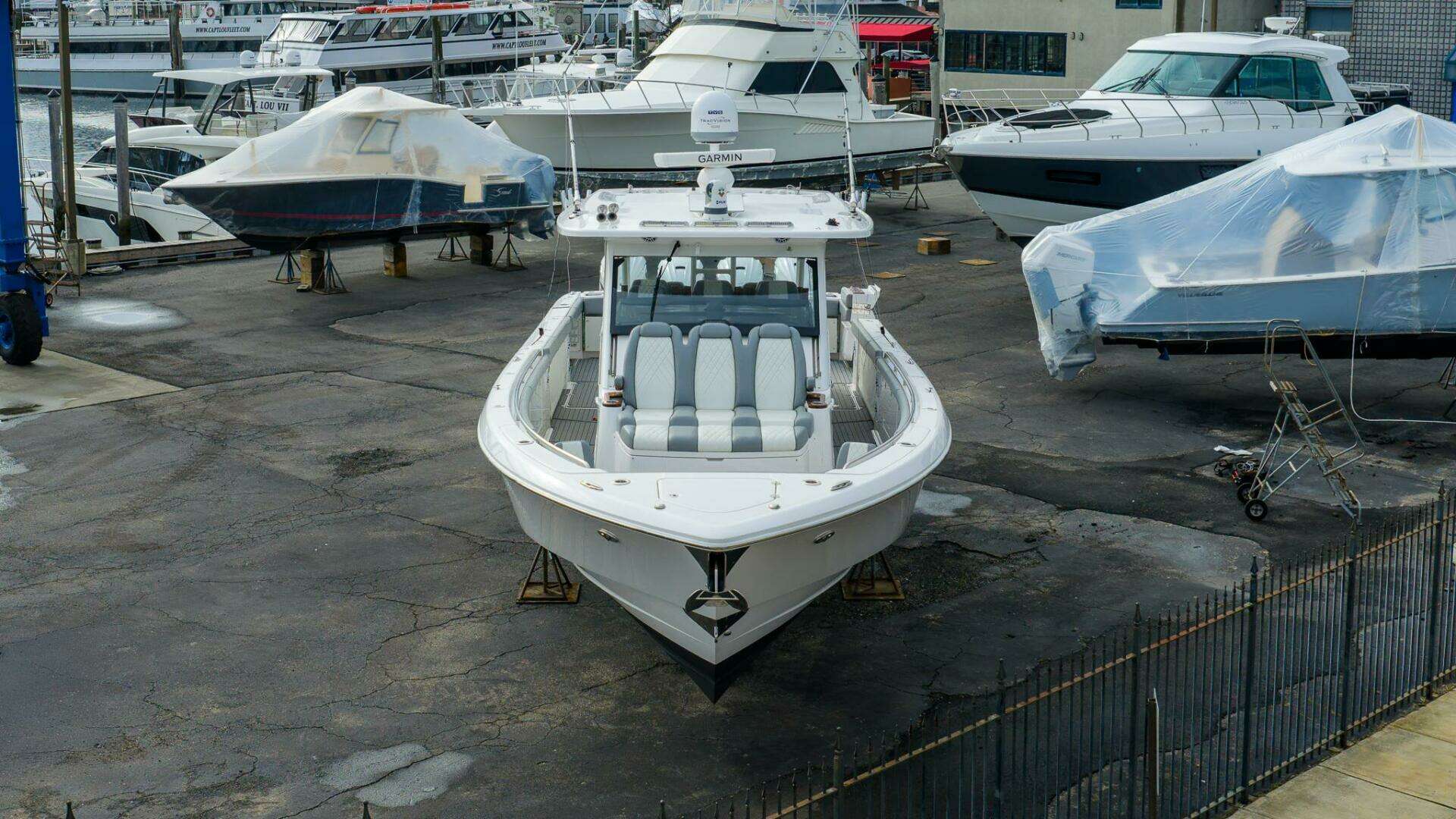 2023 Everglades 455 Center Console - Image 2