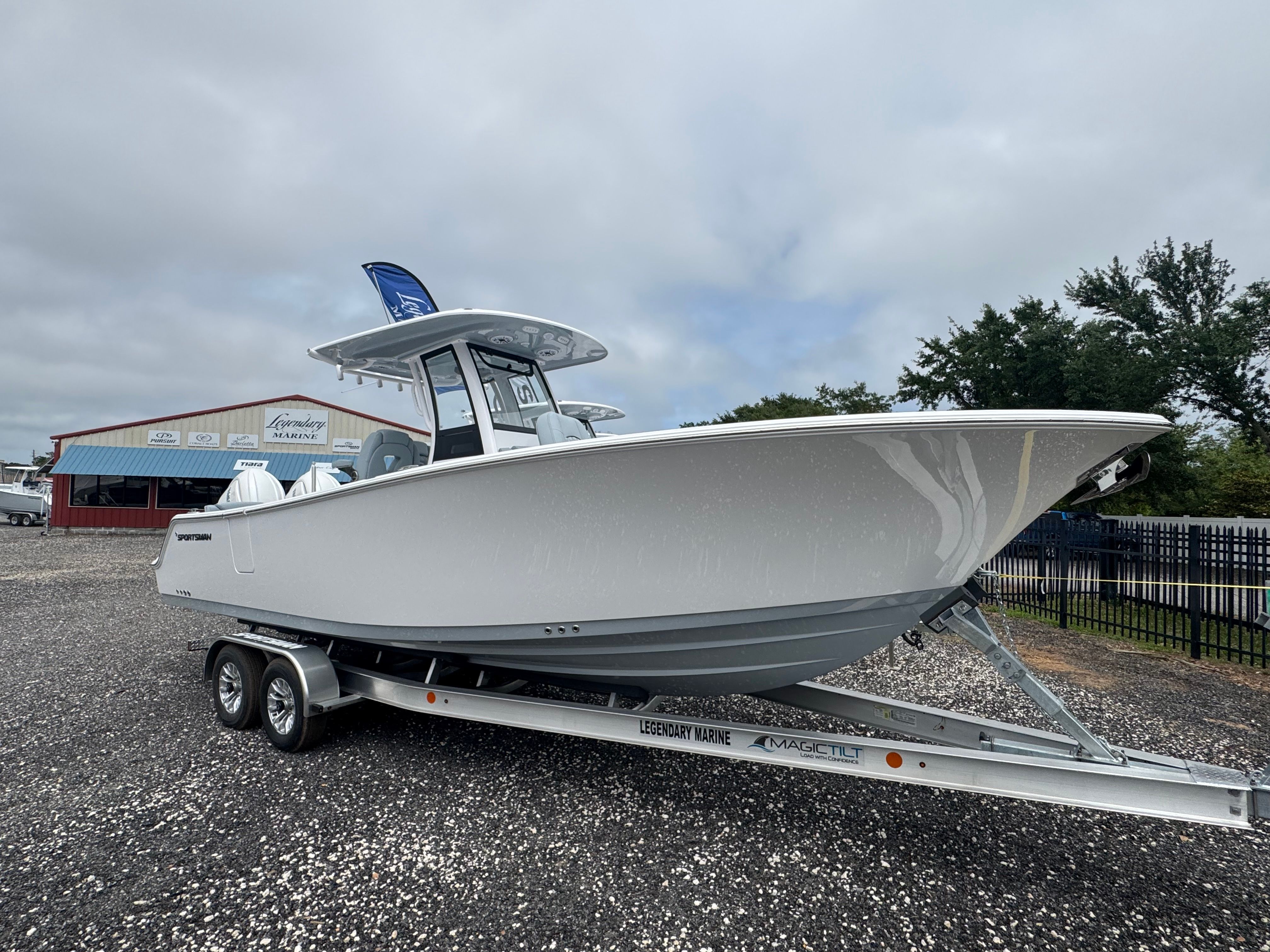 2026 Sportsman Heritage 261 Center Console