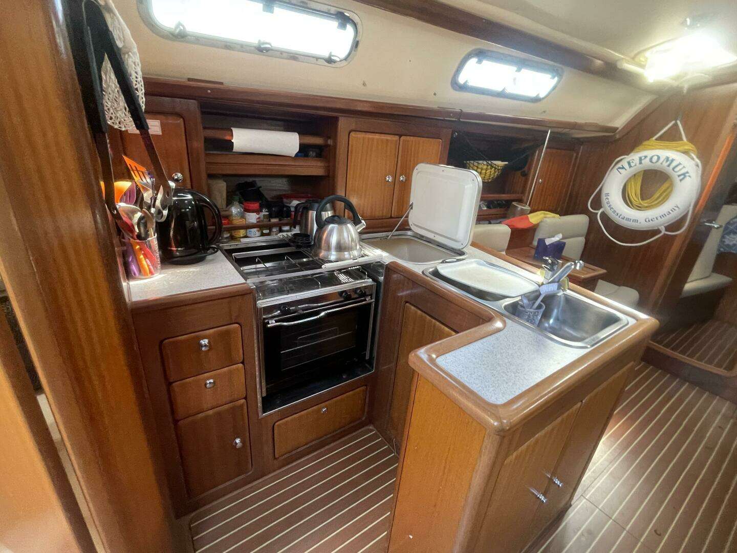 2002 Bavaria 40 - Image 15