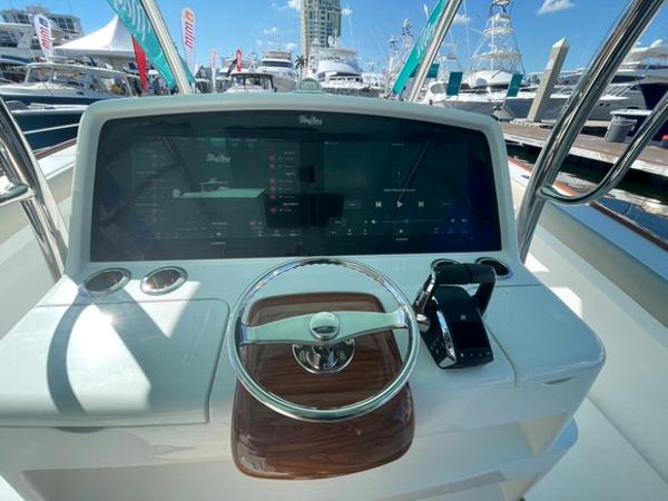 2026 Mag Bay 43 Center Console - 115