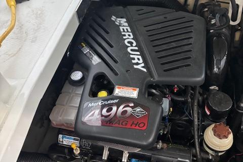 Mercury MerCruiser 496 MAG HO engine in a 2005 Formula 400 SS boat.