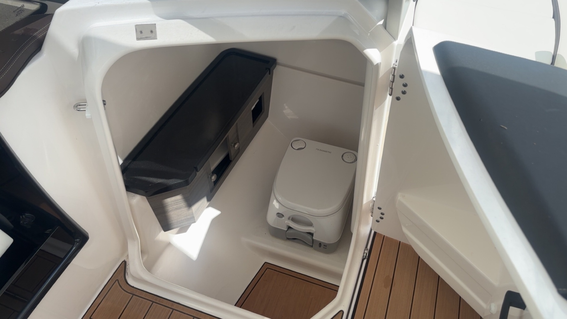 2023 Yamaha Boats 275SDX - Image 13