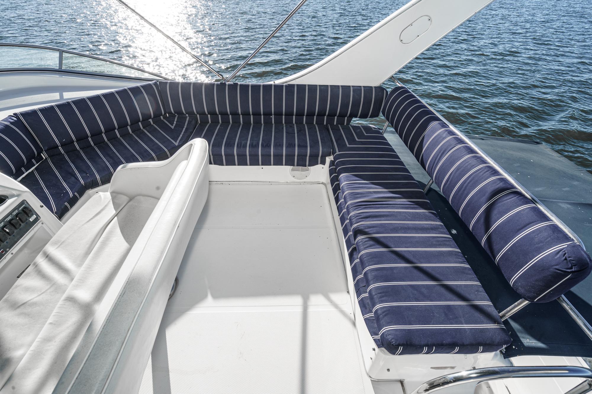 1998 Bayliner 3988 Motoryacht - 54