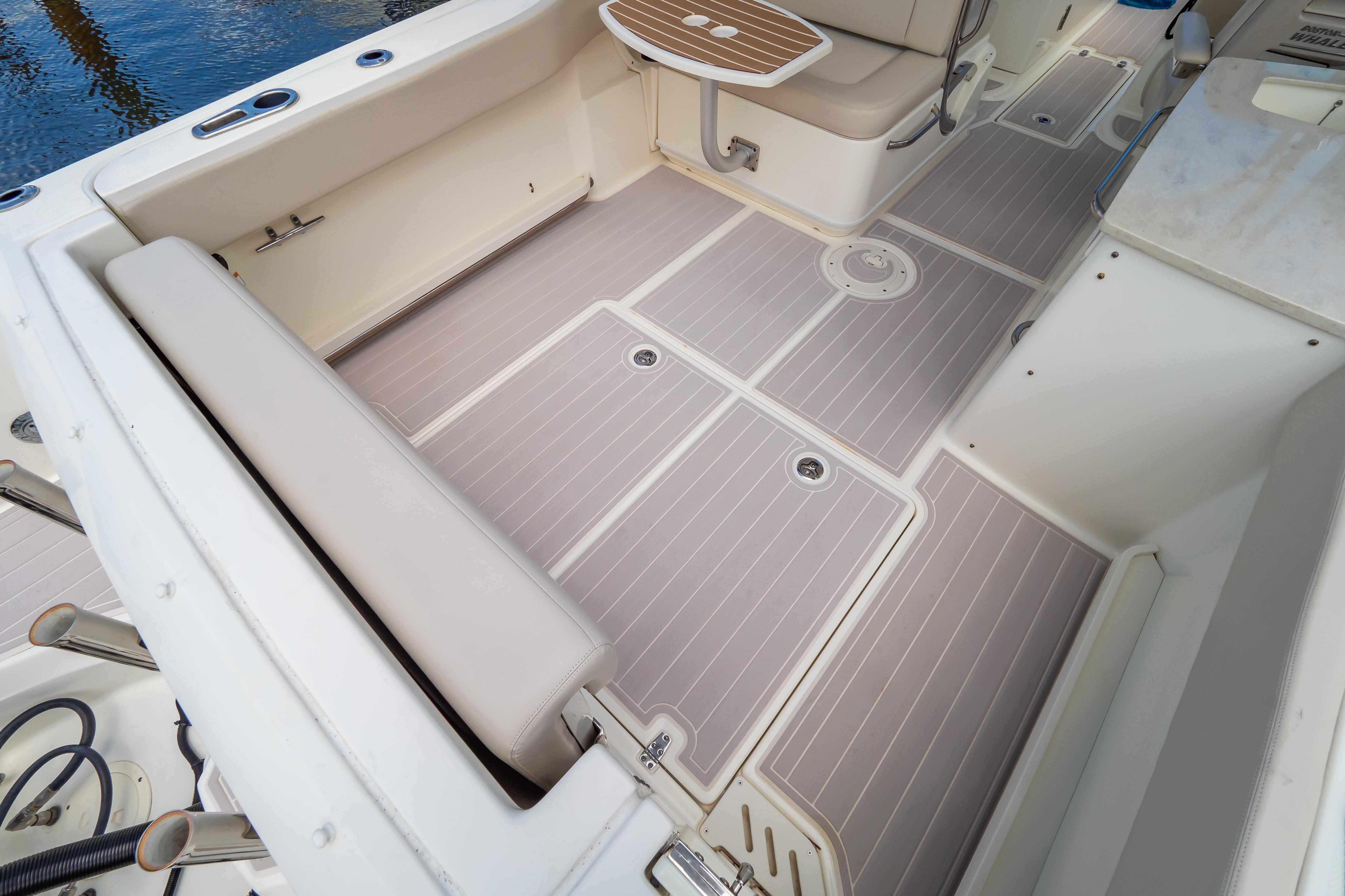 2019 Boston Whaler 270 Vantage boat interior with seating and deck details.