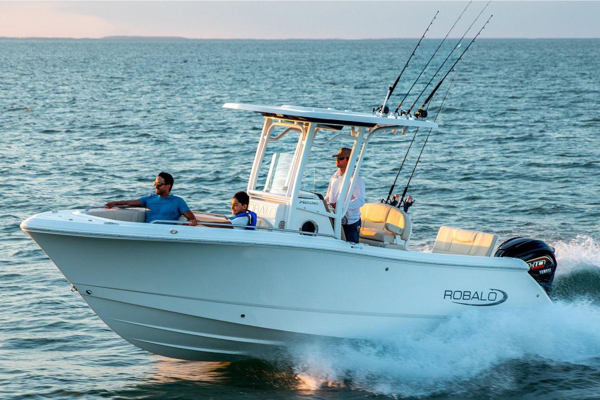 2026 Robalo R232 Explorer