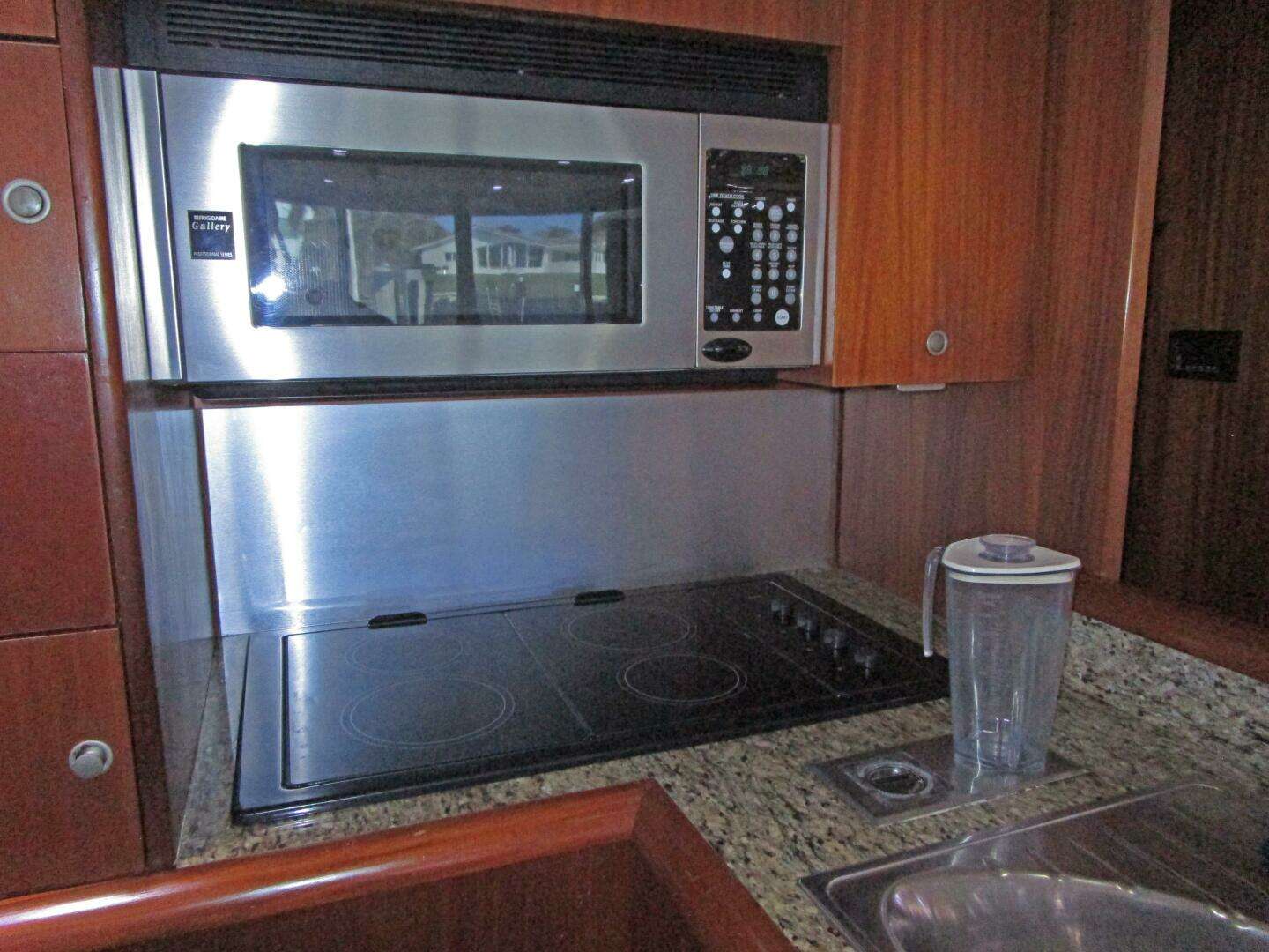 1989 Striker 62 Convertible - Image 16