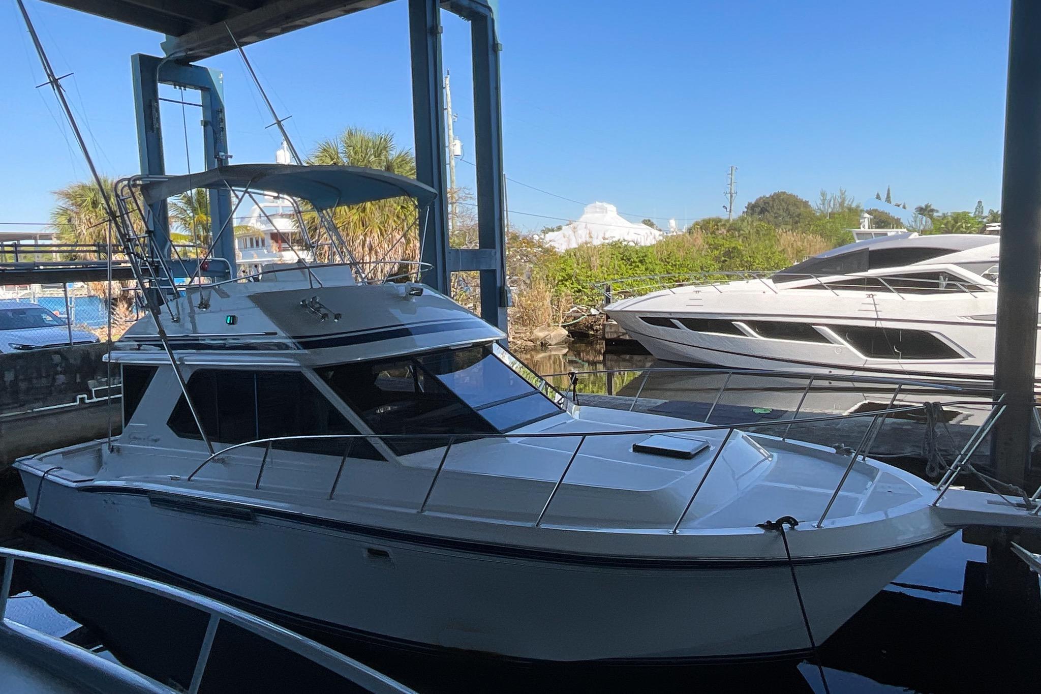 1990 Chris-Craft 392 Commander