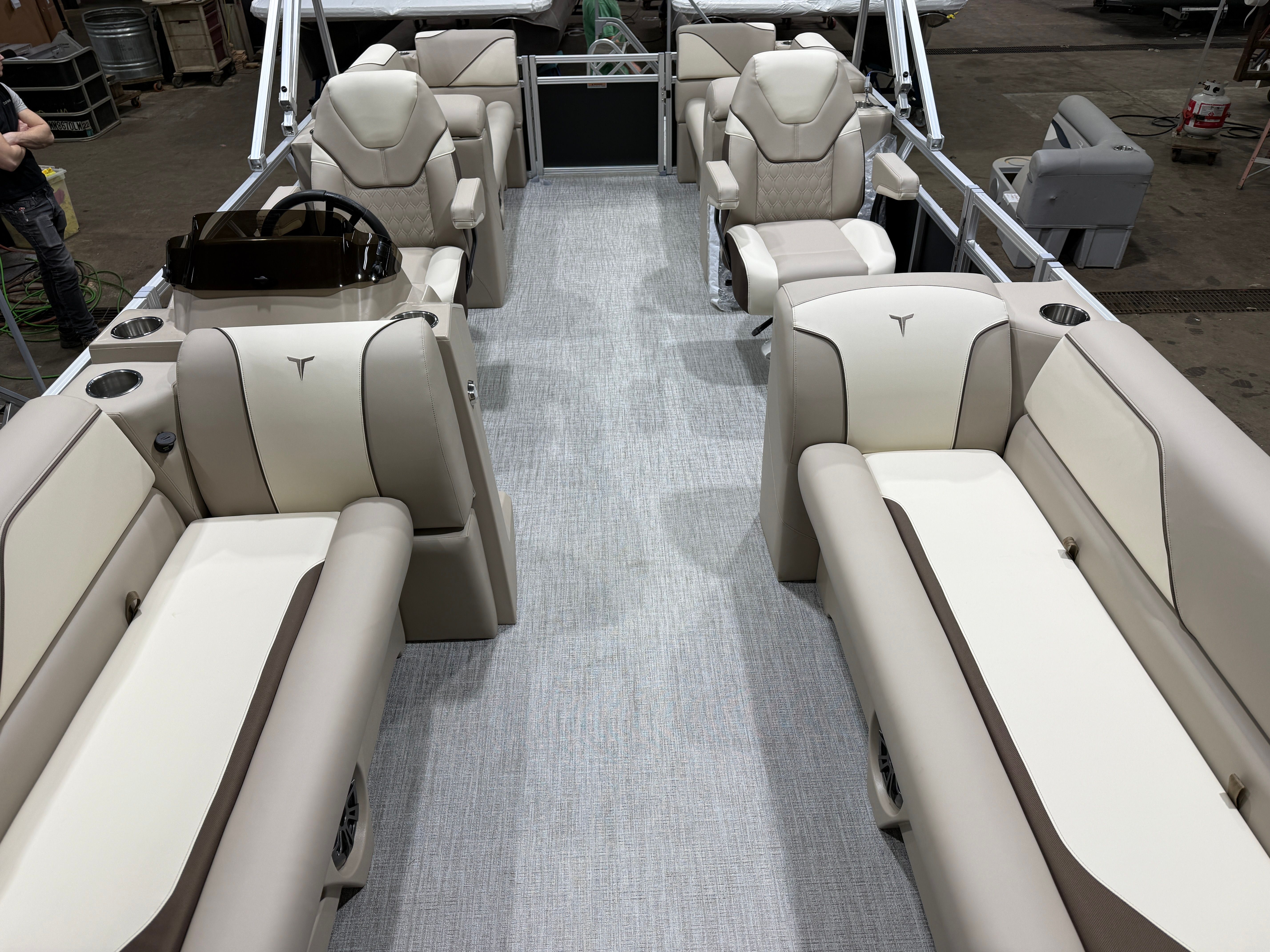 2026 Tahoe Sport 2180 Quad Lounge & Honda 4-Stroke EFI