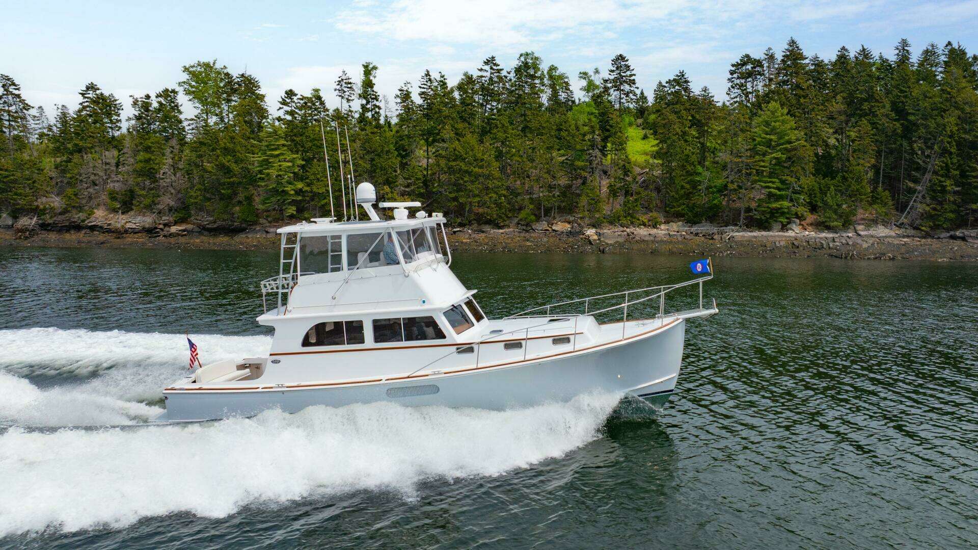 2019 Lowell Flybridge - Image 33