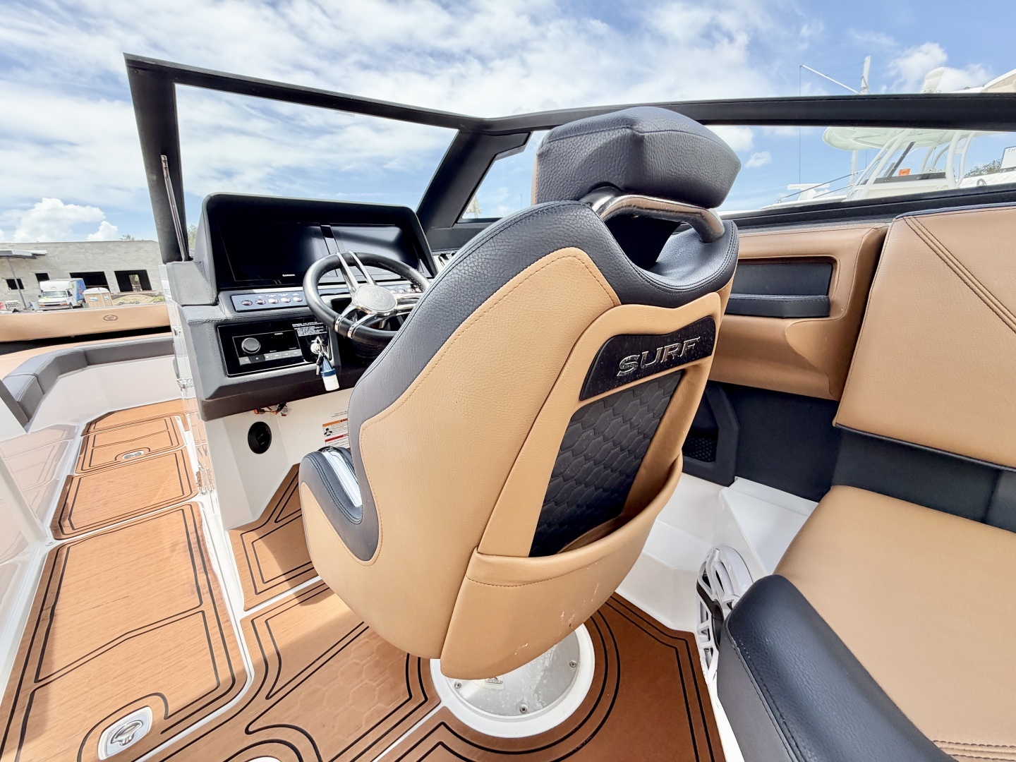 2024 Cobalt R8 Surf - Image 19
