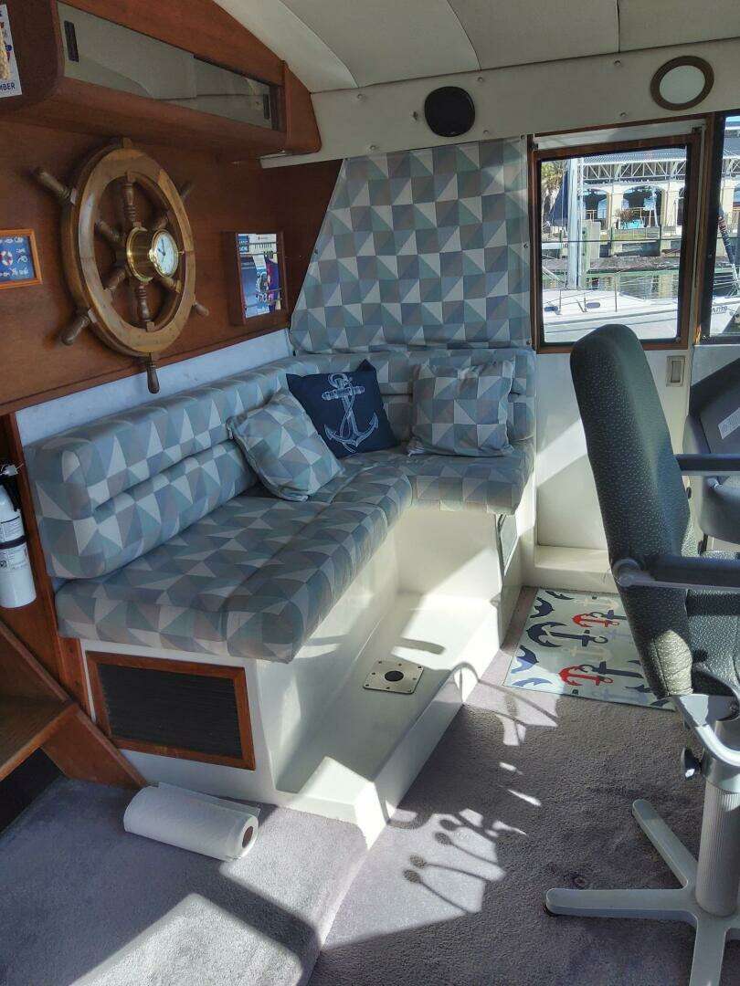 1991 Bayliner 4588 Pilothouse Motoryacht - Image 11