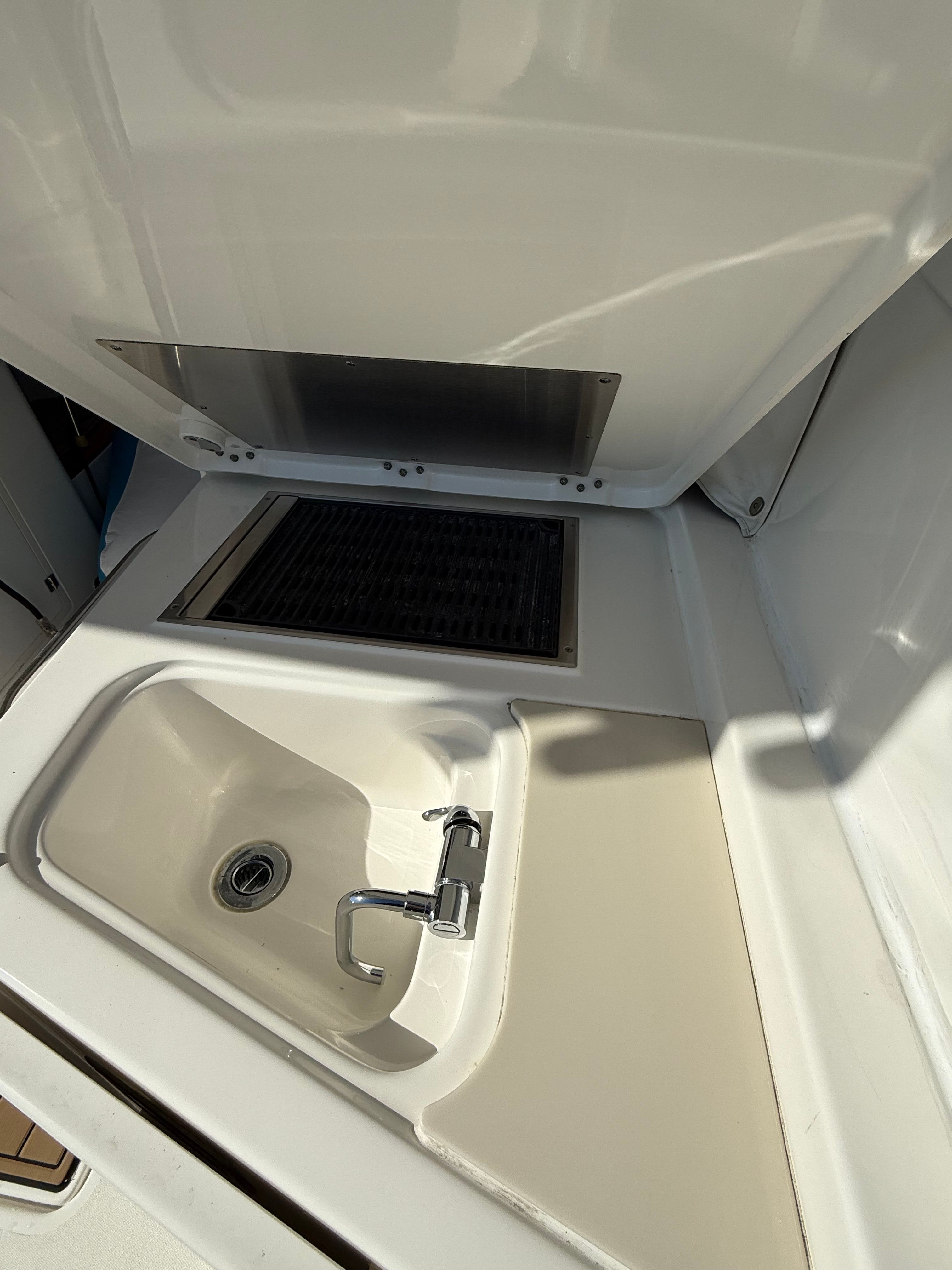 2020 Pursuit DC 365 Dual Console - 14
