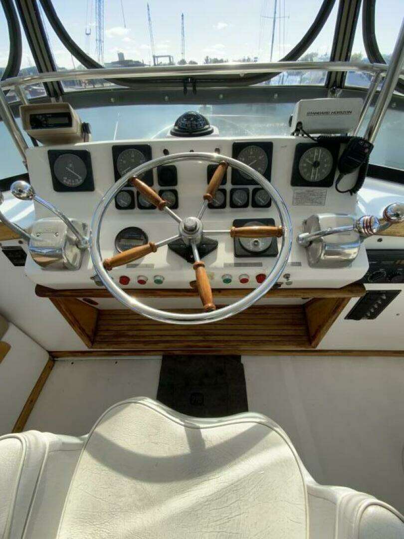 1987 President 41 Double Cabin Motor Yacht - Image 24