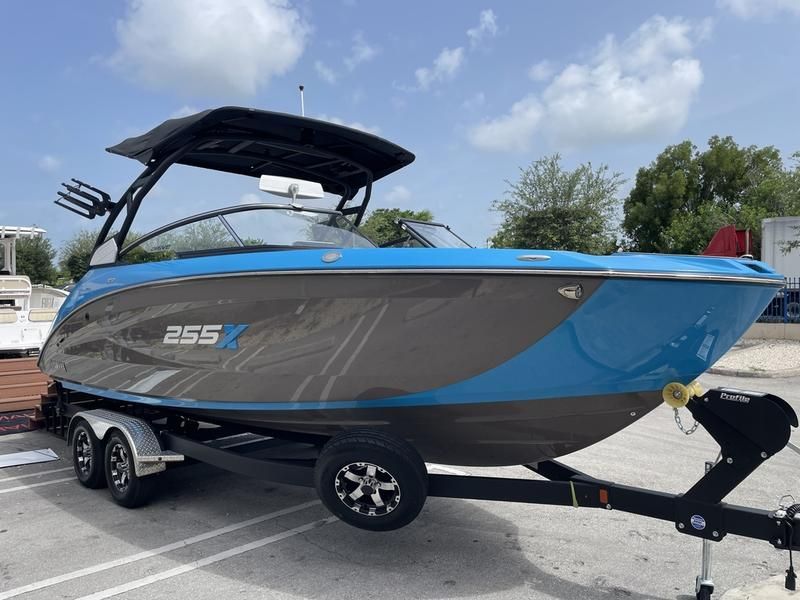 2022 Yamaha Boats 255XE - 3