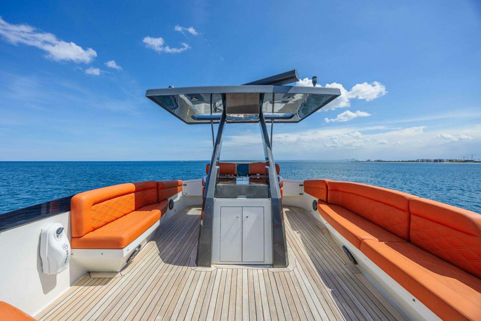 2010 Lazzara Yachts LSX 92 - Image 25