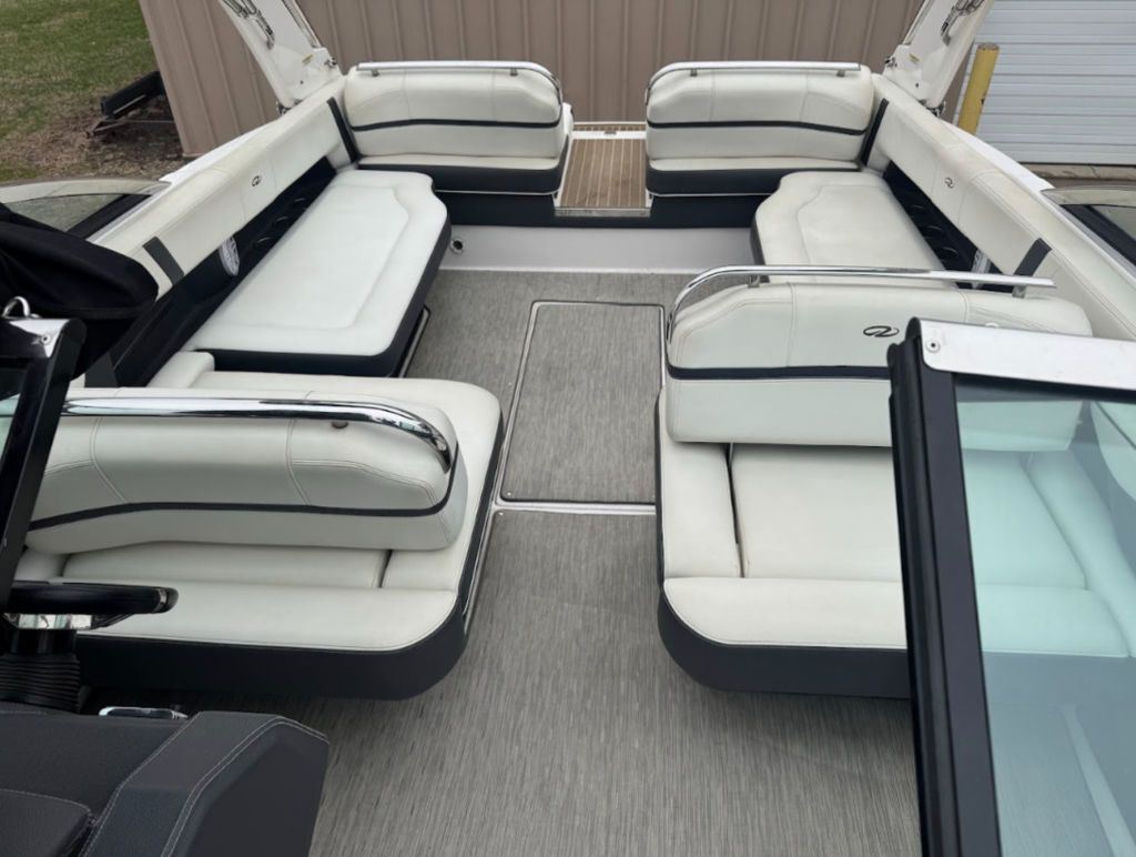 2017 Regal 2800 Bowrider - 8
