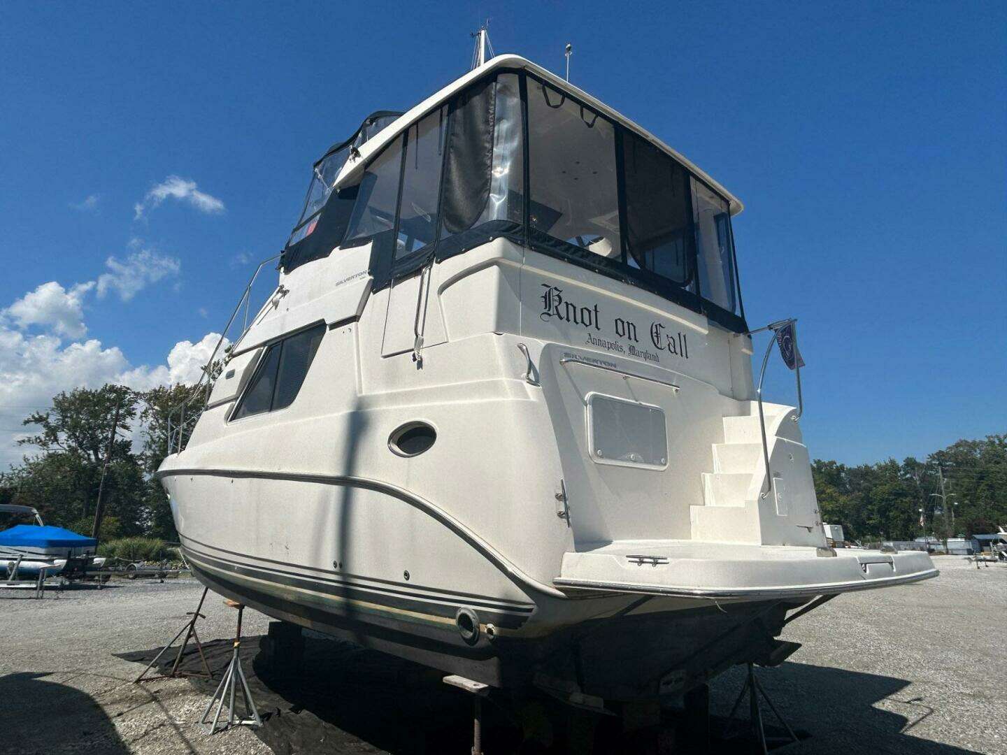 2000 Silverton 352 Motor Yacht - Image 3