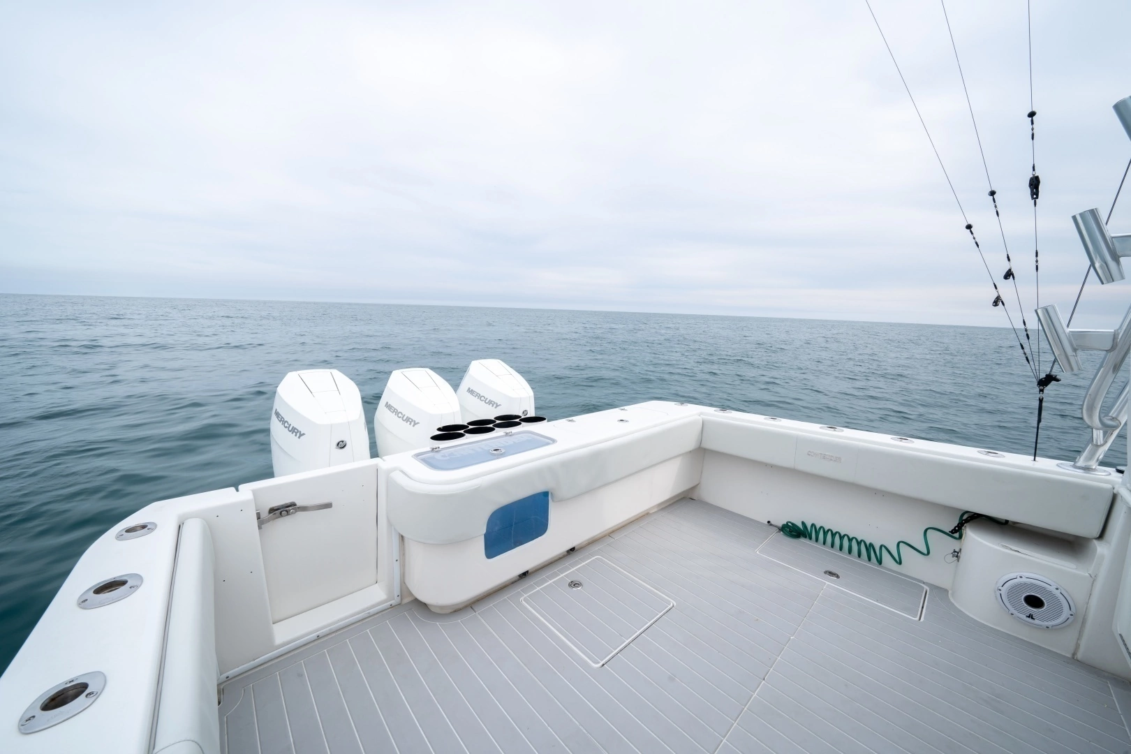 2011 Contender 40 Express - Image 17