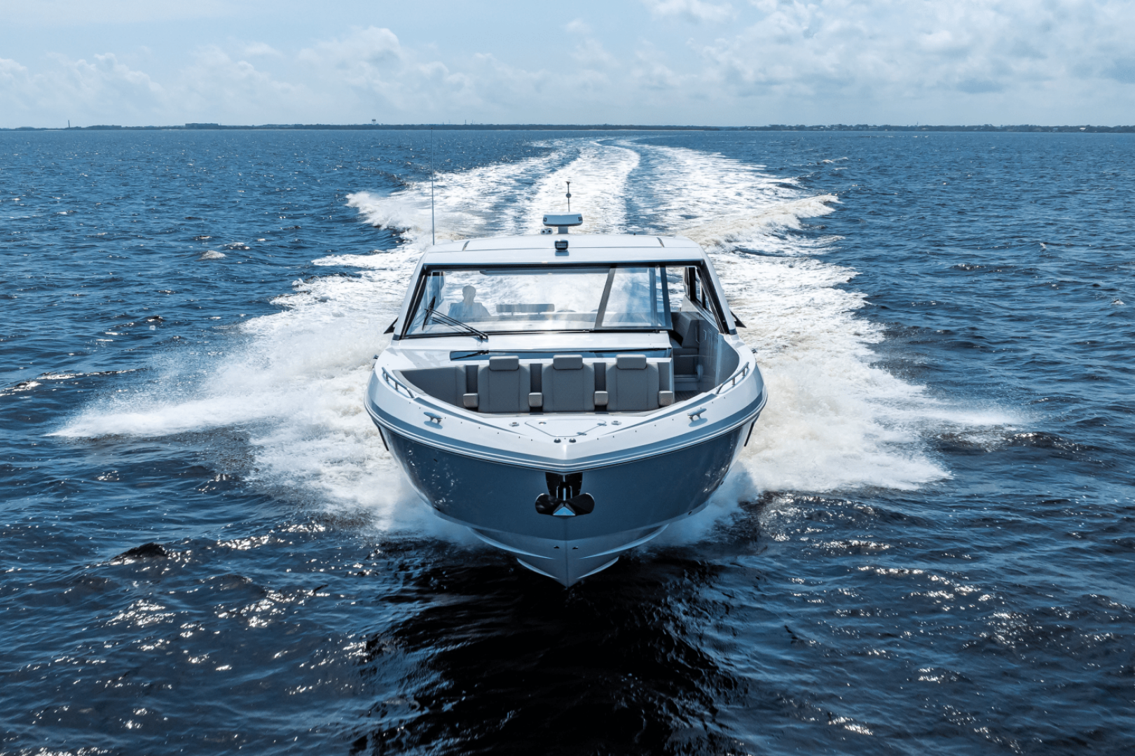 2025 Cruisers Yachts 50 GLS - Image 8