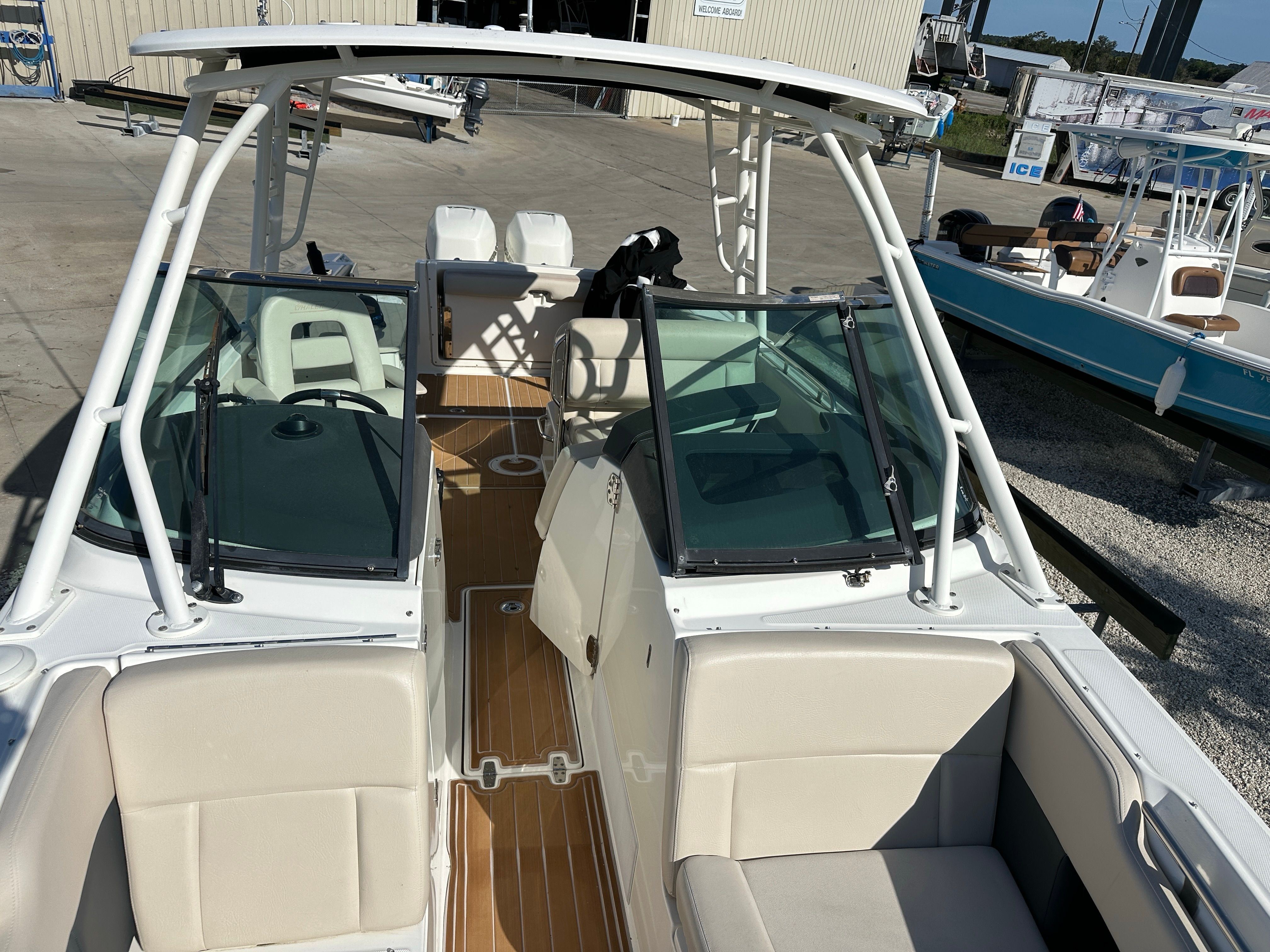 2017 Boston Whaler 270 Vantage - 14
