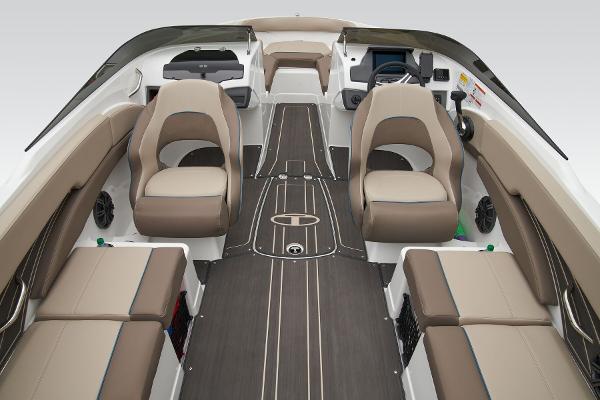 2025 Tahoe 210 S - 24