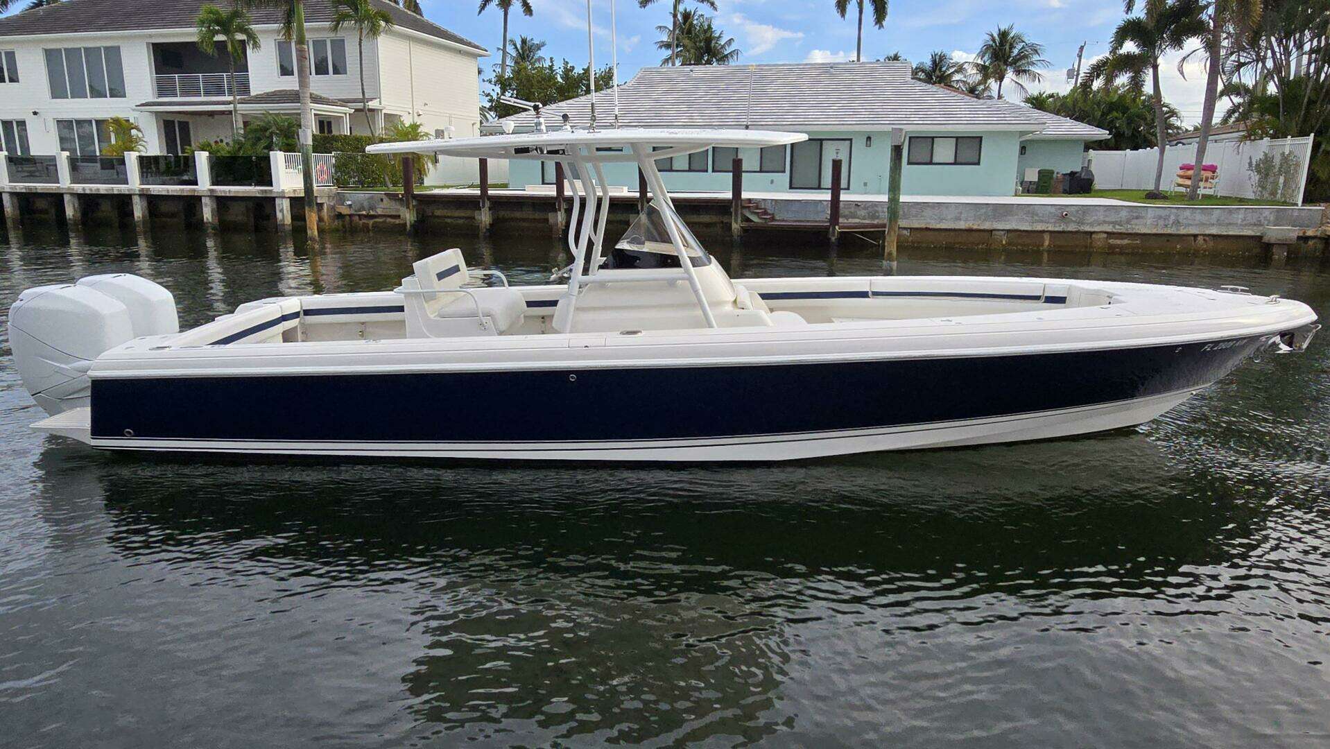 2007 Intrepid 323 Open - Image 3