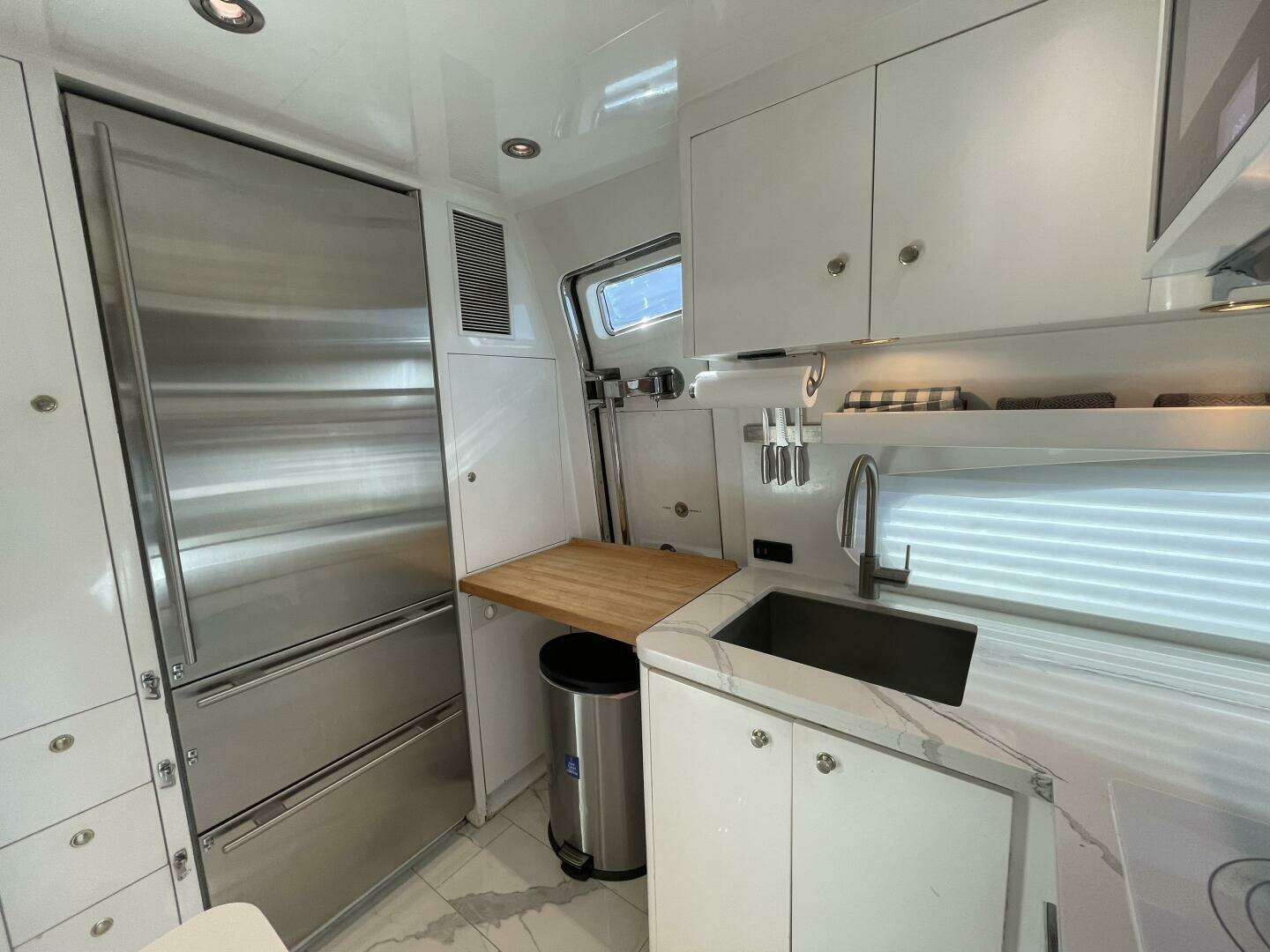 1999 Horizon 70 MY - Image 10