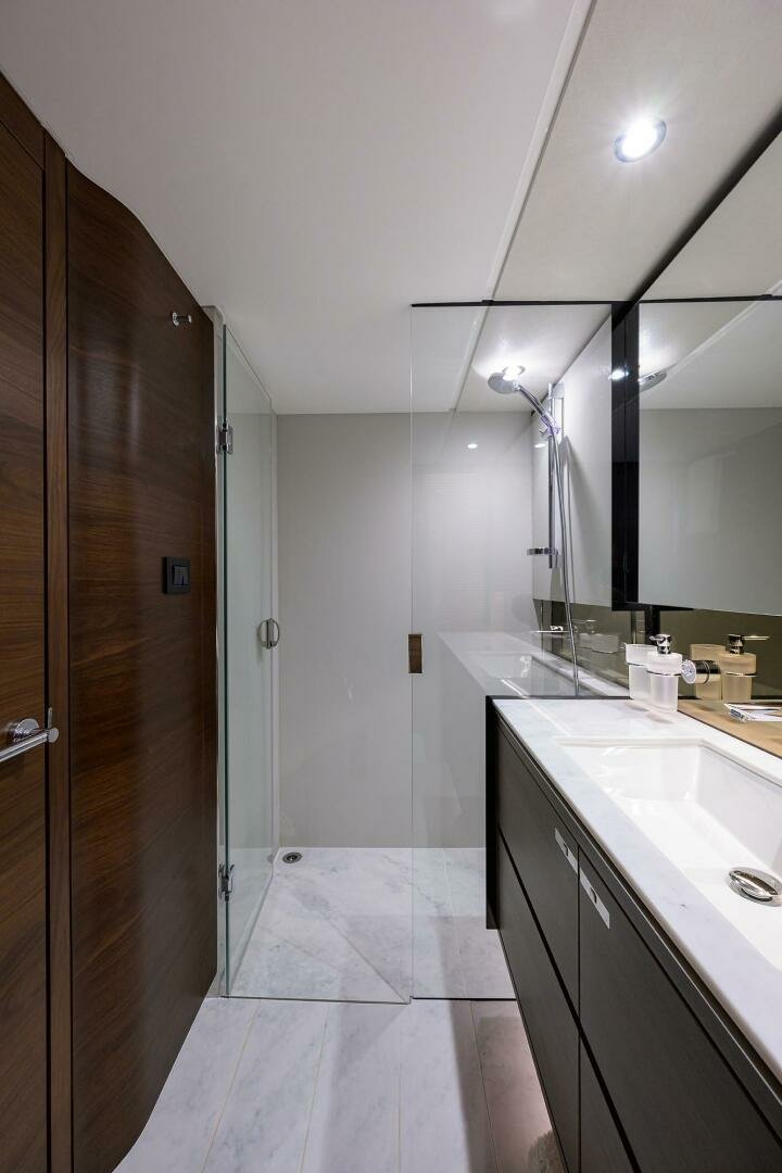 2021 Princess F70 - Image 44