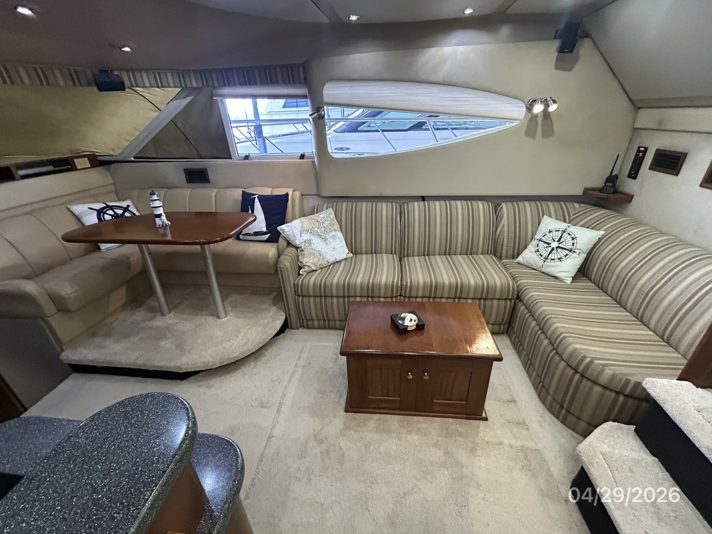 2000 Cruisers Yachts 4450 - Image 34