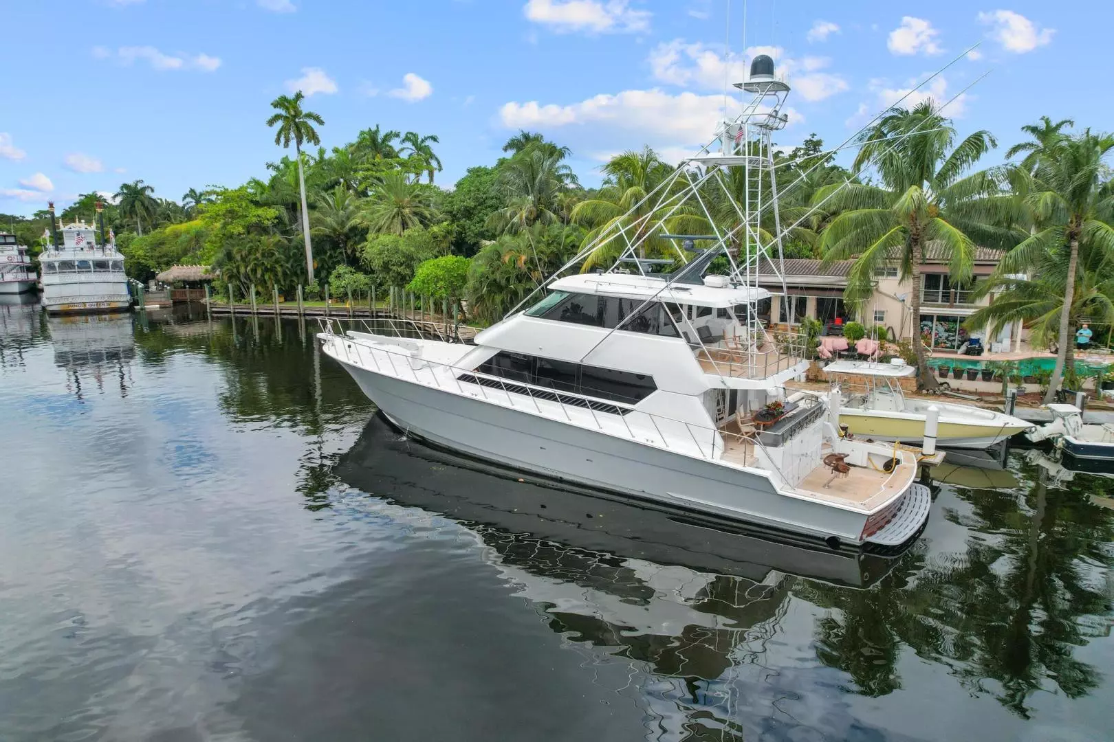 1998 Hatteras 82 Convertible - Image 4