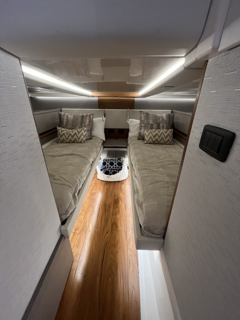 2023 Tiara Yachts 48 LS - Image 10