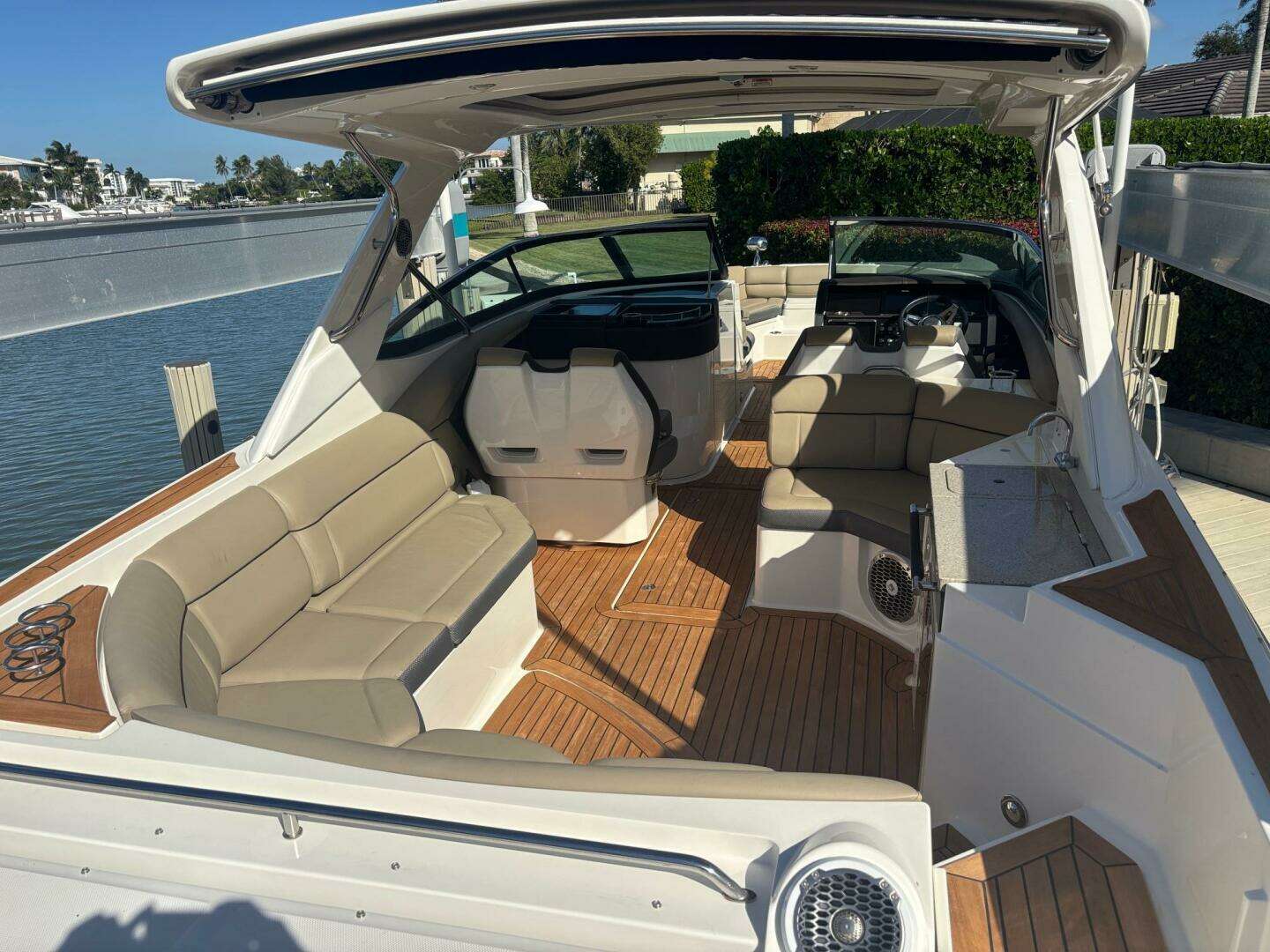 2016 Sea Ray 350 SLX - Image 6